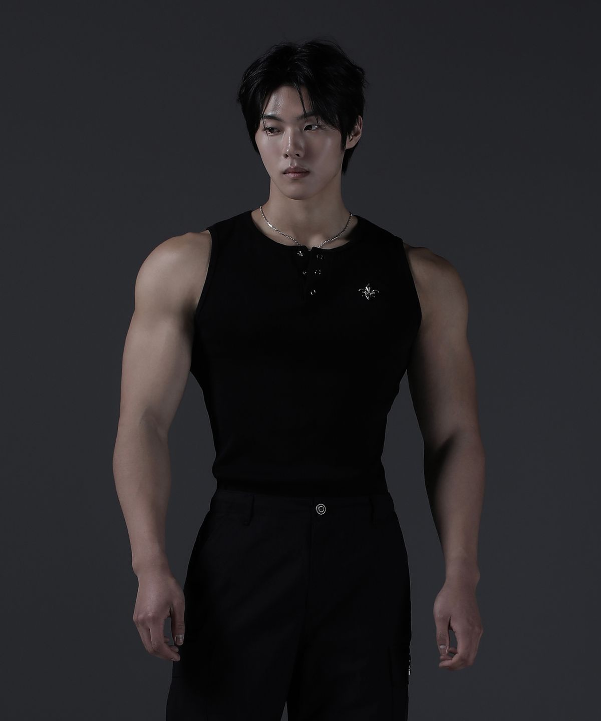 카미드(CARMID) 글로리 헨리넥 슬리브리스 [블랙]