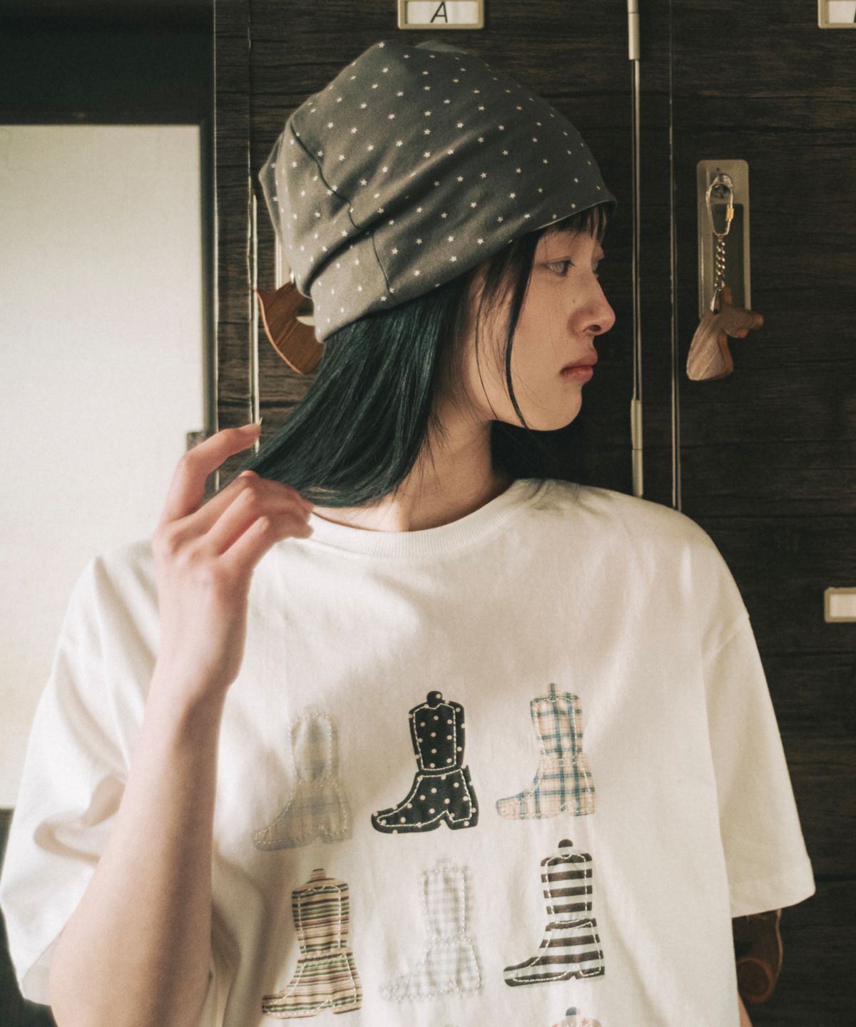 오헤시오(OHESHIO) REVERSIBLE BUTTON BEANIE, BROWN