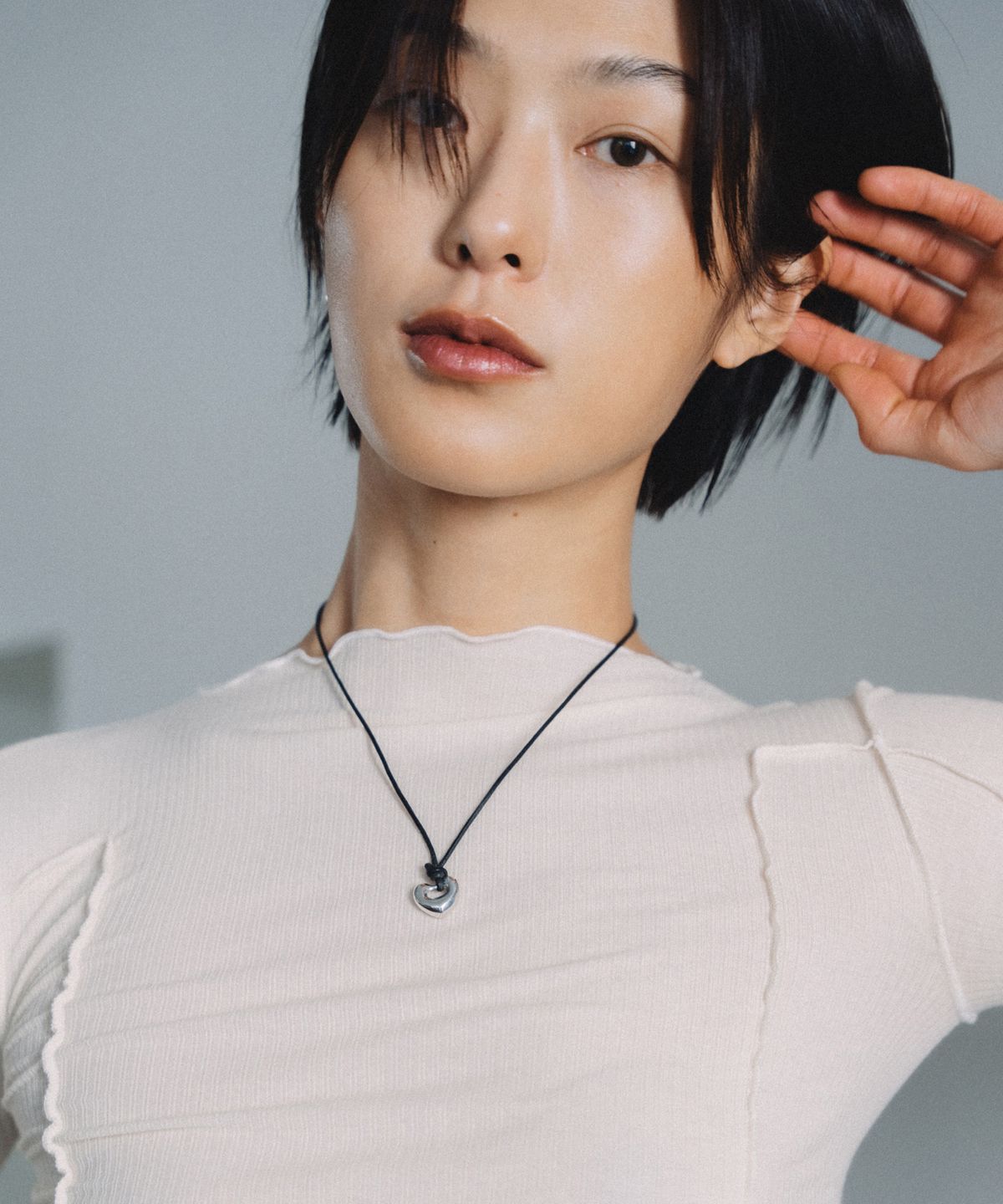코도(KODO) Leather Strap Heart Pendant Necklace