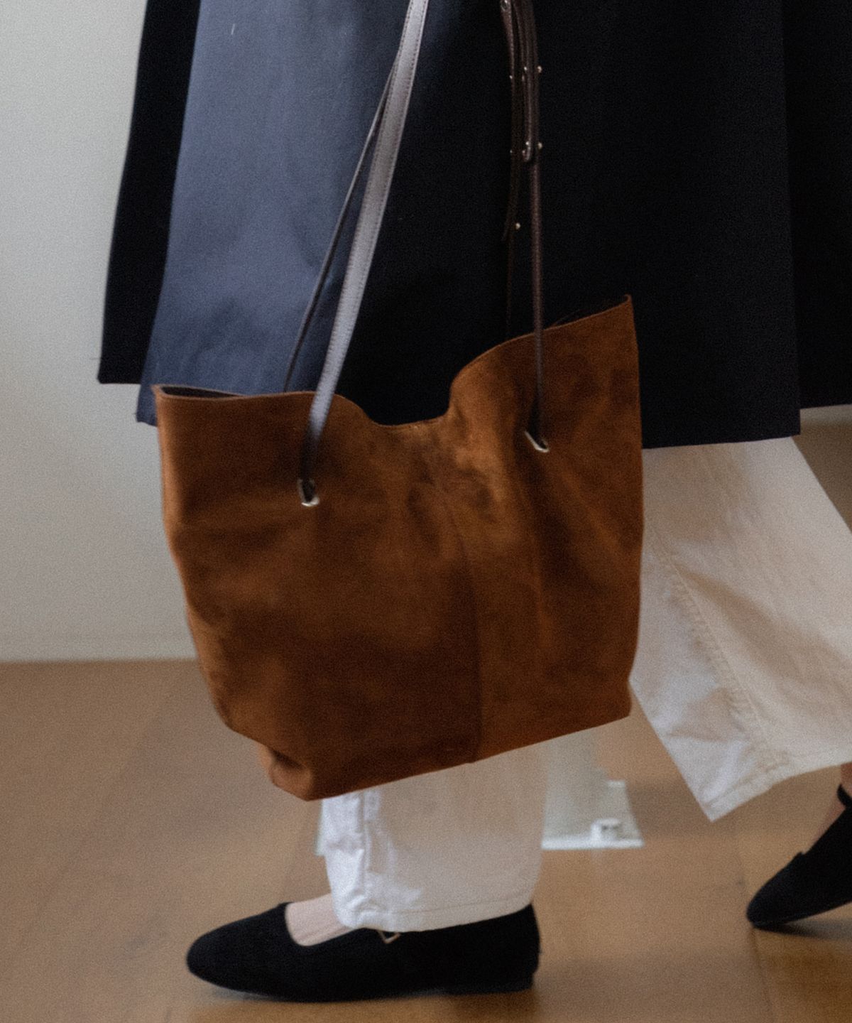 엘리오티(ELLIOTI) Arden Hobo Bag_Tobacco