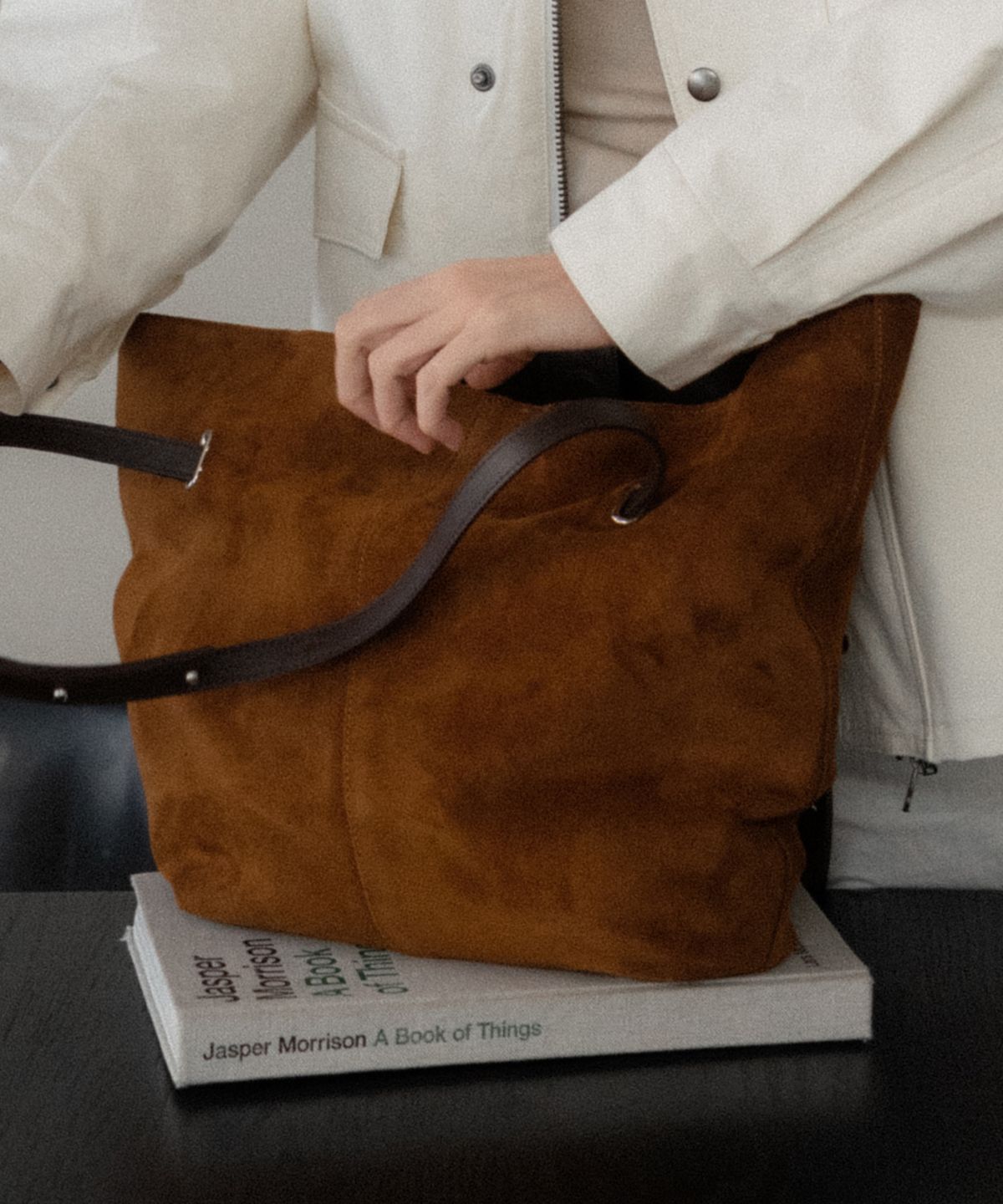엘리오티(ELLIOTI) Arden Hobo Bag_Tobacco