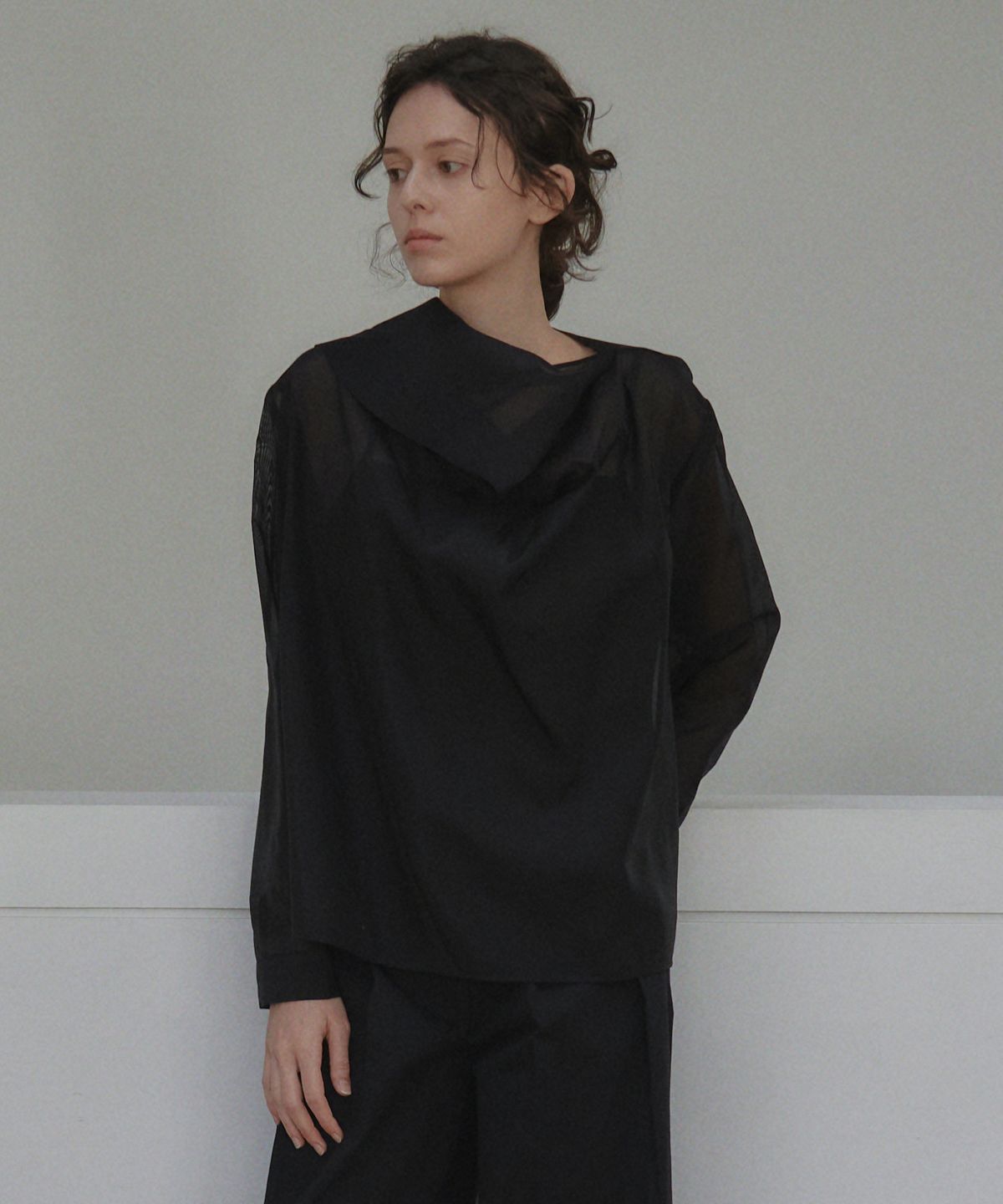 엘리오티(ELLIOTI) Inez Set-up Sheer Tie Blouse_2Color
