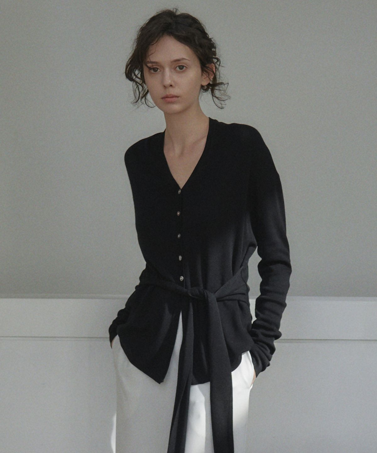 엘리오티(ELLIOTI) Serena Wrap Button Cardigan_3Color