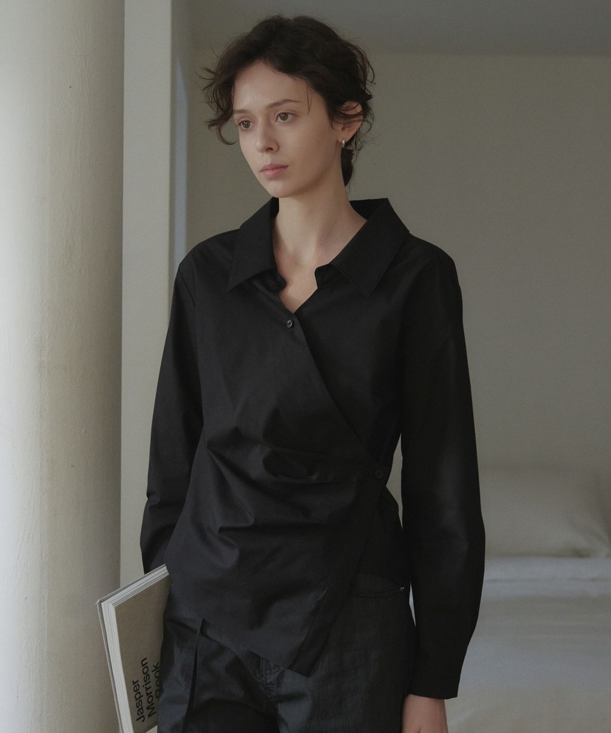 엘리오티(ELLIOTI) Lana Wrap Draped Blouse_2Color