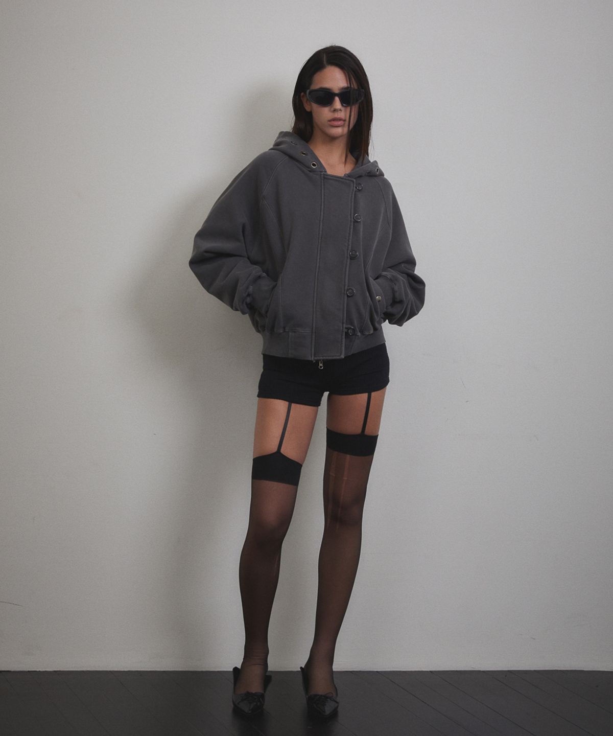 분트(VOONT) Eyelet Button Two-Way Hood Zip-Up (CHARCOAL)