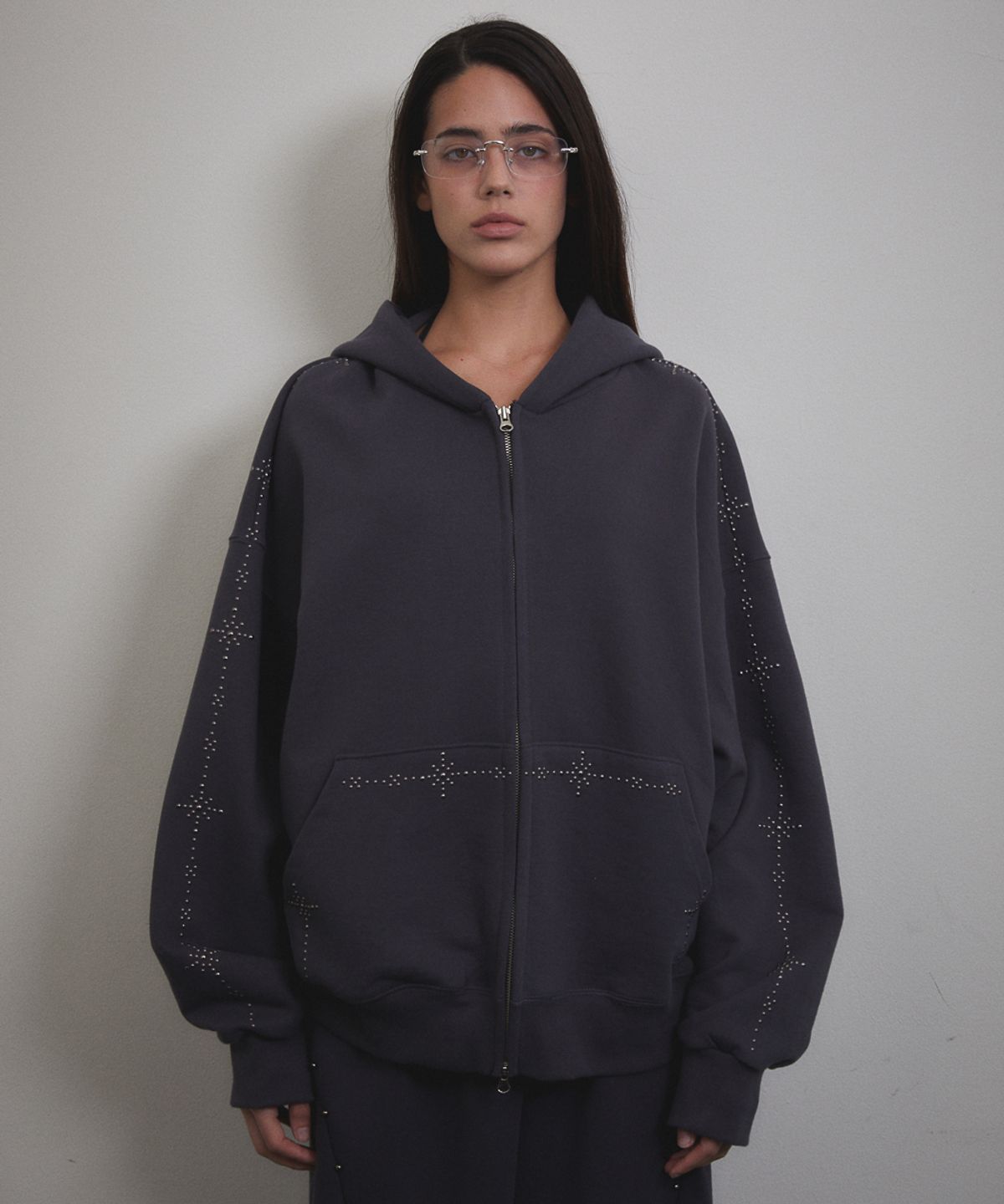 분트(VOONT) Stud Line Hood Zip-up (CHARCOAL)
