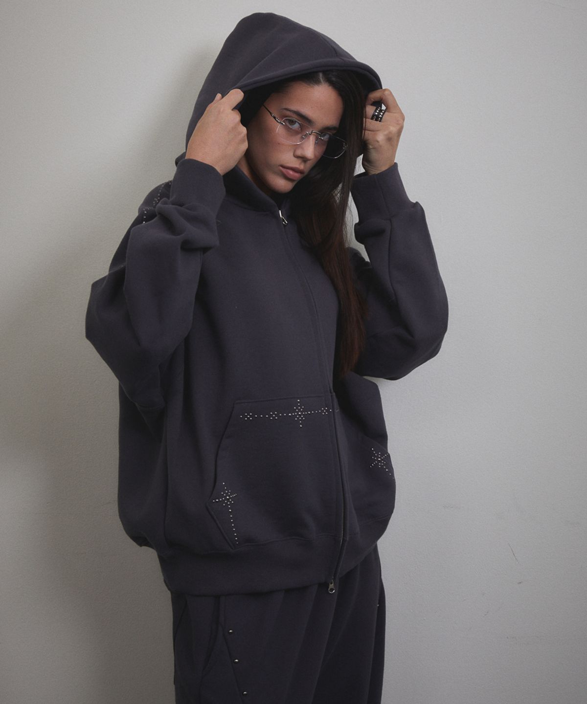 분트(VOONT) Stud Line Hood Zip-up (CHARCOAL)
