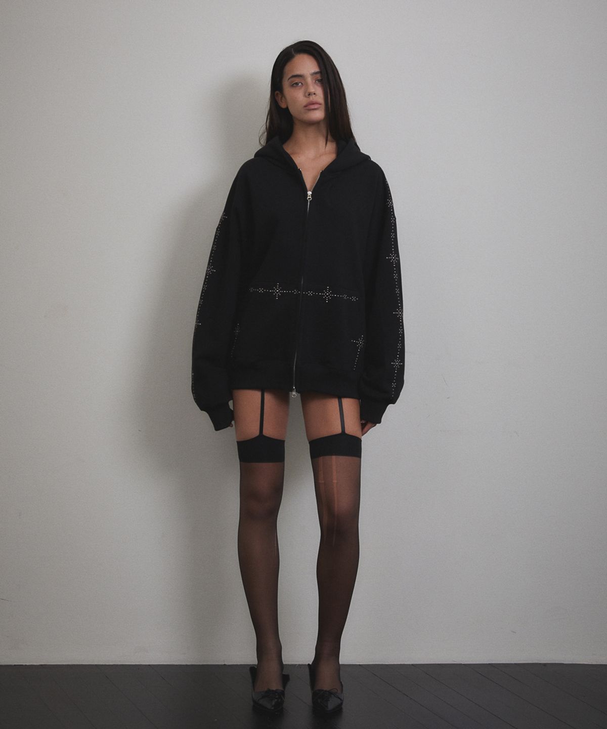 분트(VOONT) Stud Line Hood Zip-up (BLACK)