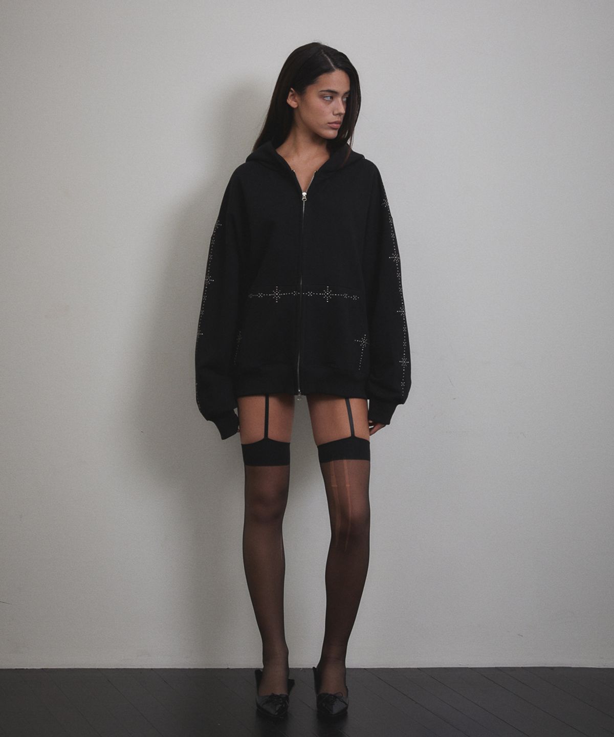 분트(VOONT) Stud Line Hood Zip-up (BLACK)