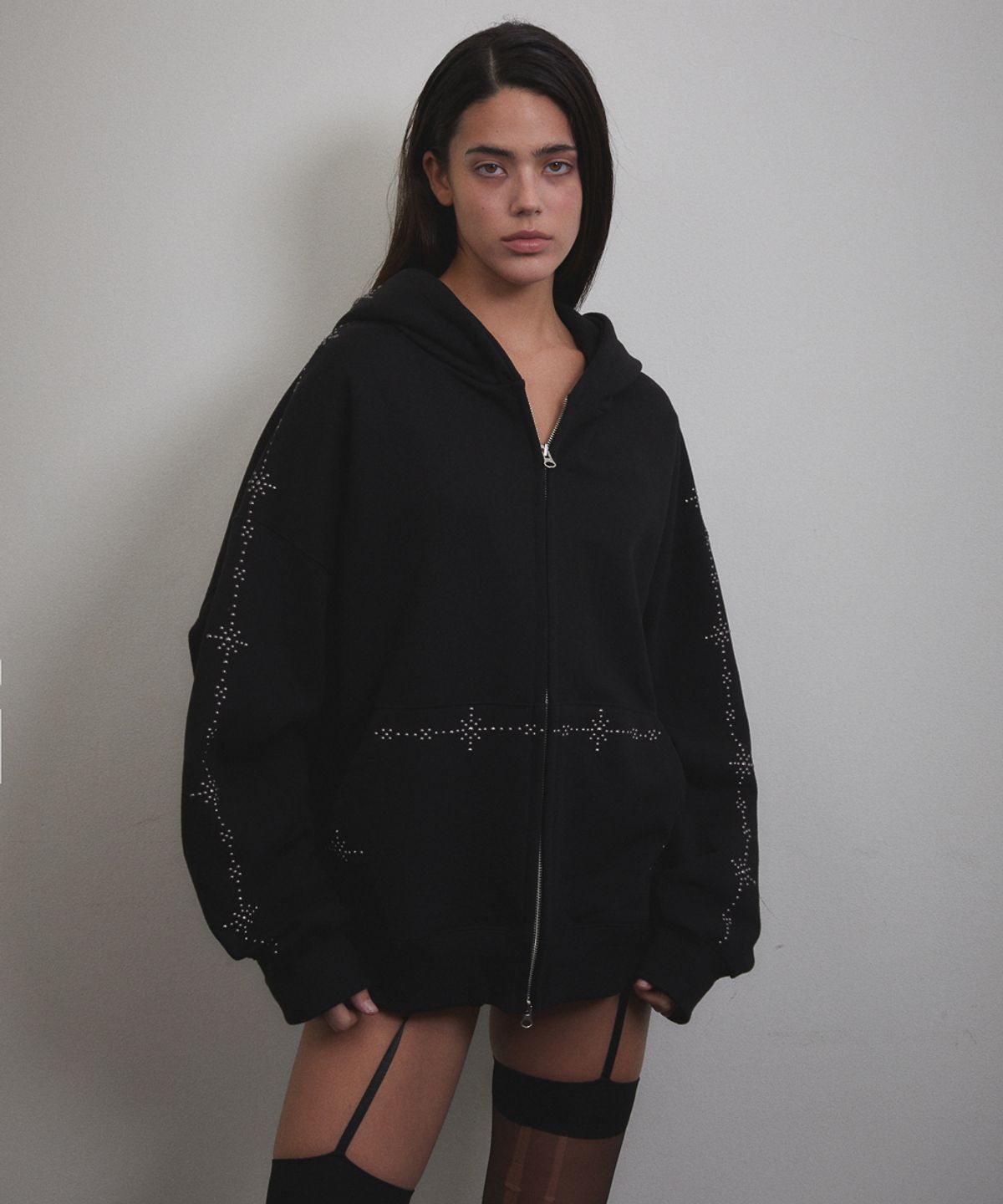 분트(VOONT) Stud Line Hood Zip-up (BLACK)
