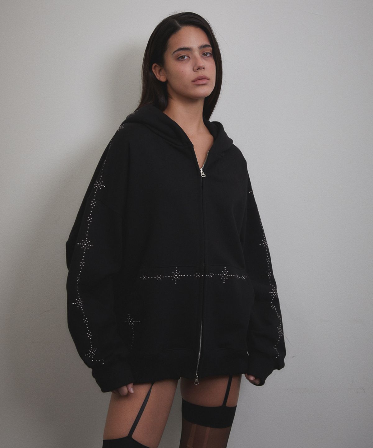 분트(VOONT) Stud Line Hood Zip-up (BLACK)