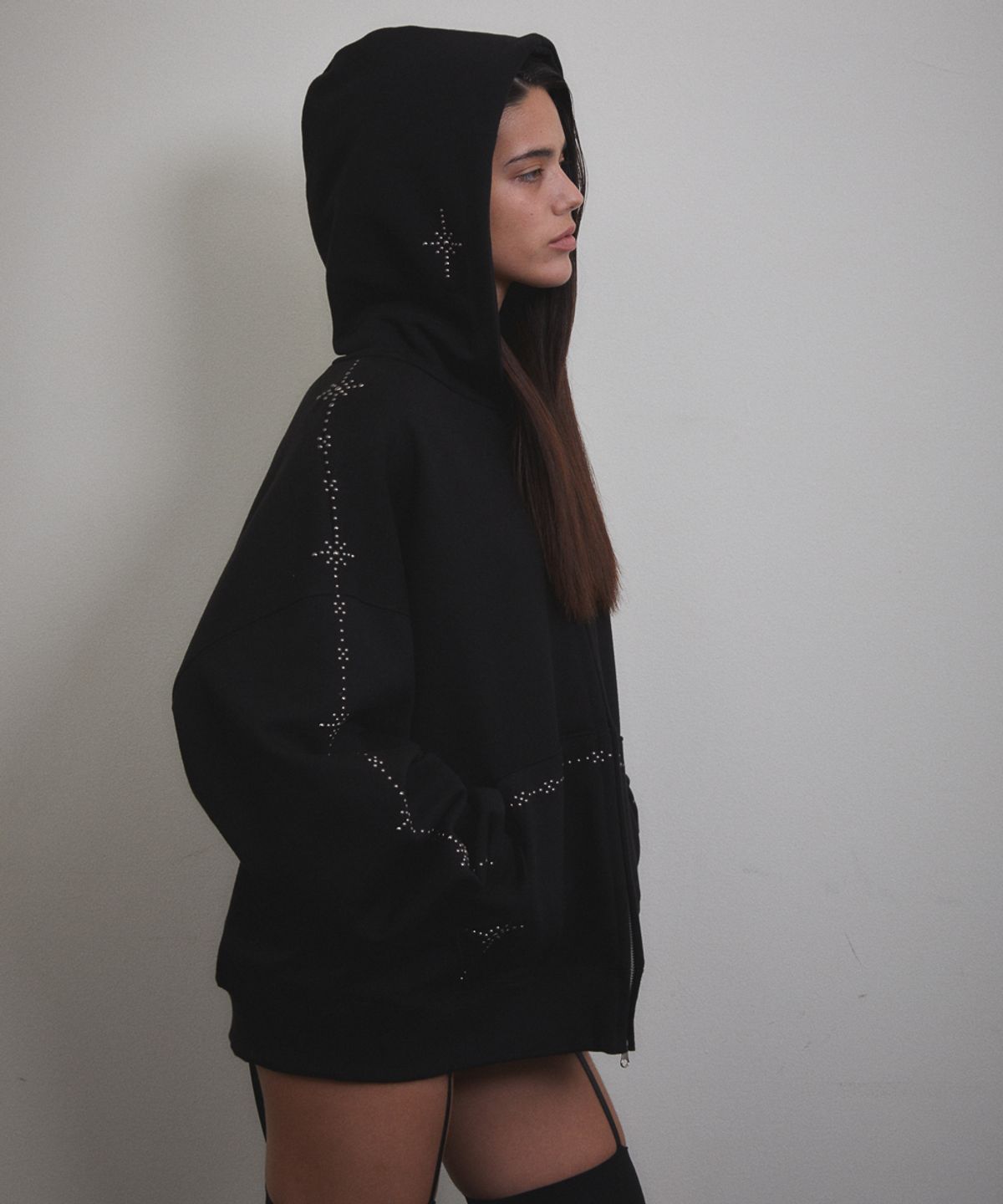 분트(VOONT) Stud Line Hood Zip-up (BLACK)