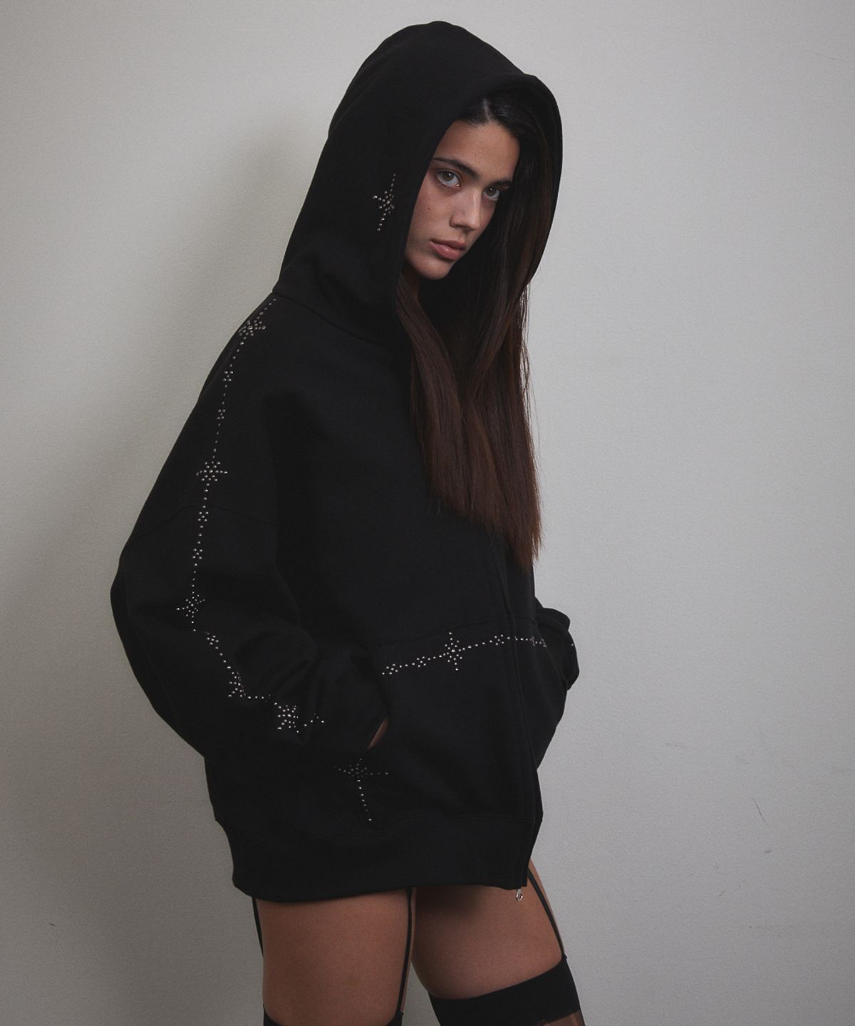 분트(VOONT) Stud Line Hood Zip-up (BLACK)