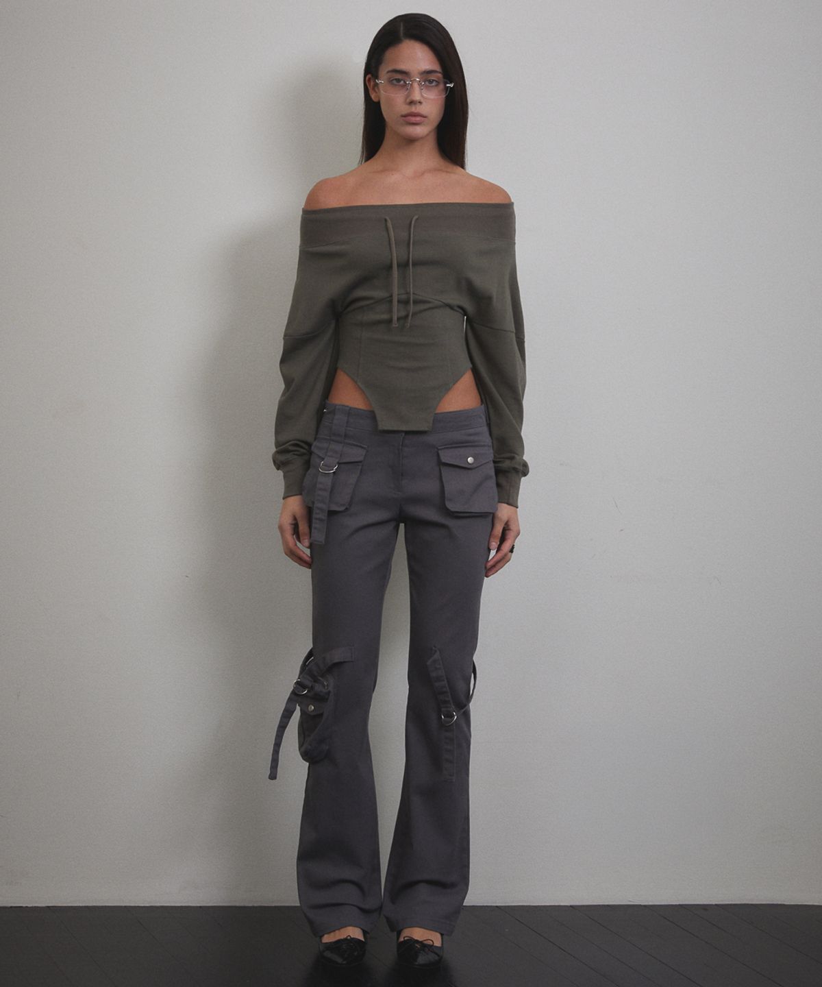분트(VOONT) Corset Off Shoulder Sweatshirt (KHAKI)
