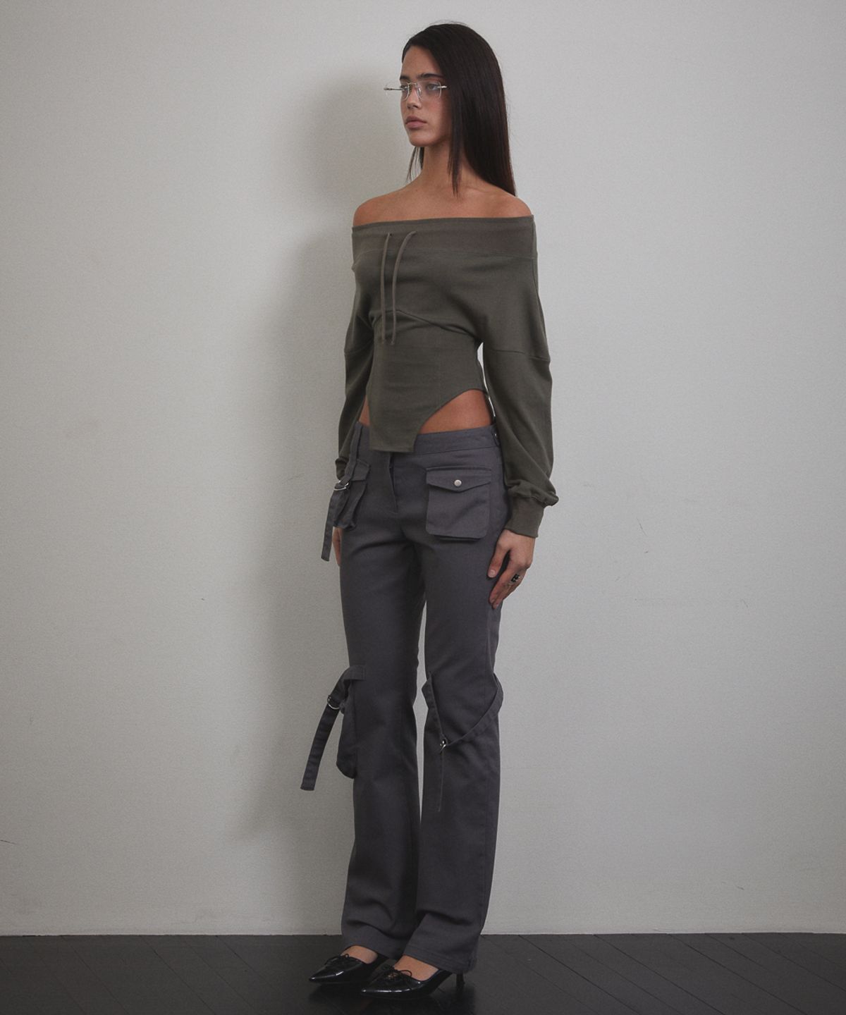분트(VOONT) Corset Off Shoulder Sweatshirt (KHAKI)