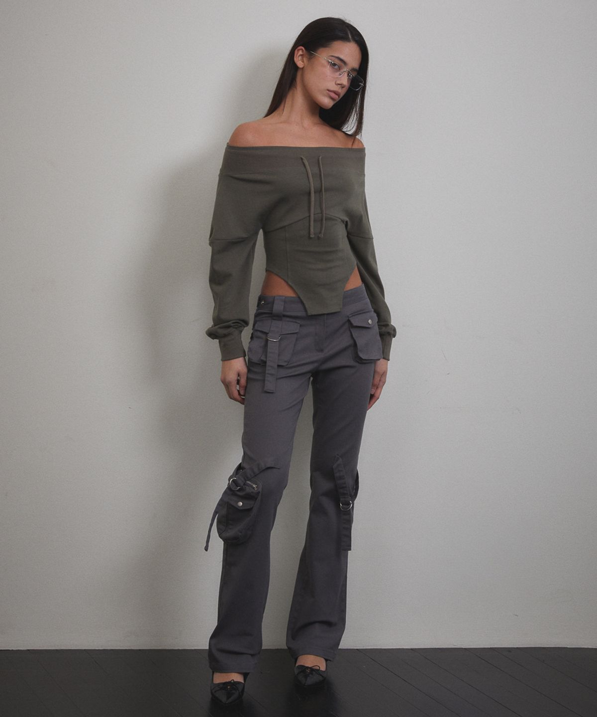 분트(VOONT) Corset Off Shoulder Sweatshirt (KHAKI)