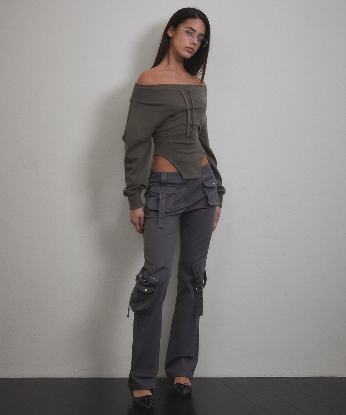 분트(VOONT) Corset Off Shoulder Sweatshirt (KHAKI)