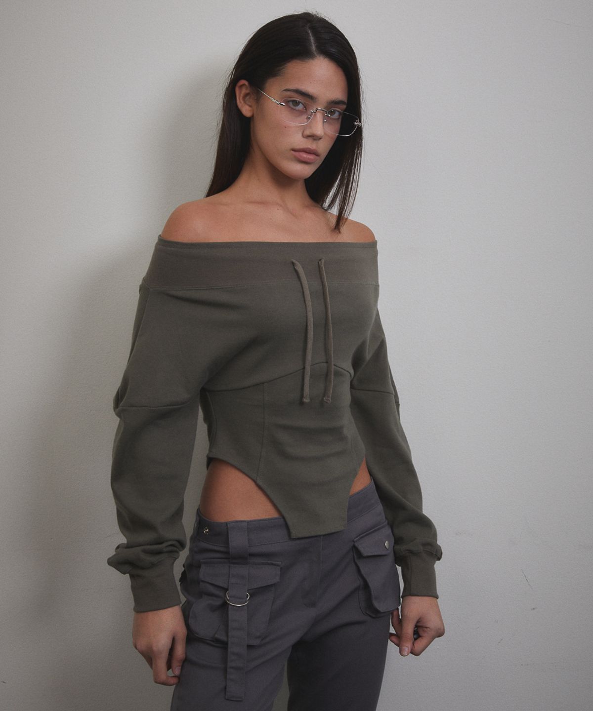 분트(VOONT) Corset Off Shoulder Sweatshirt (KHAKI)