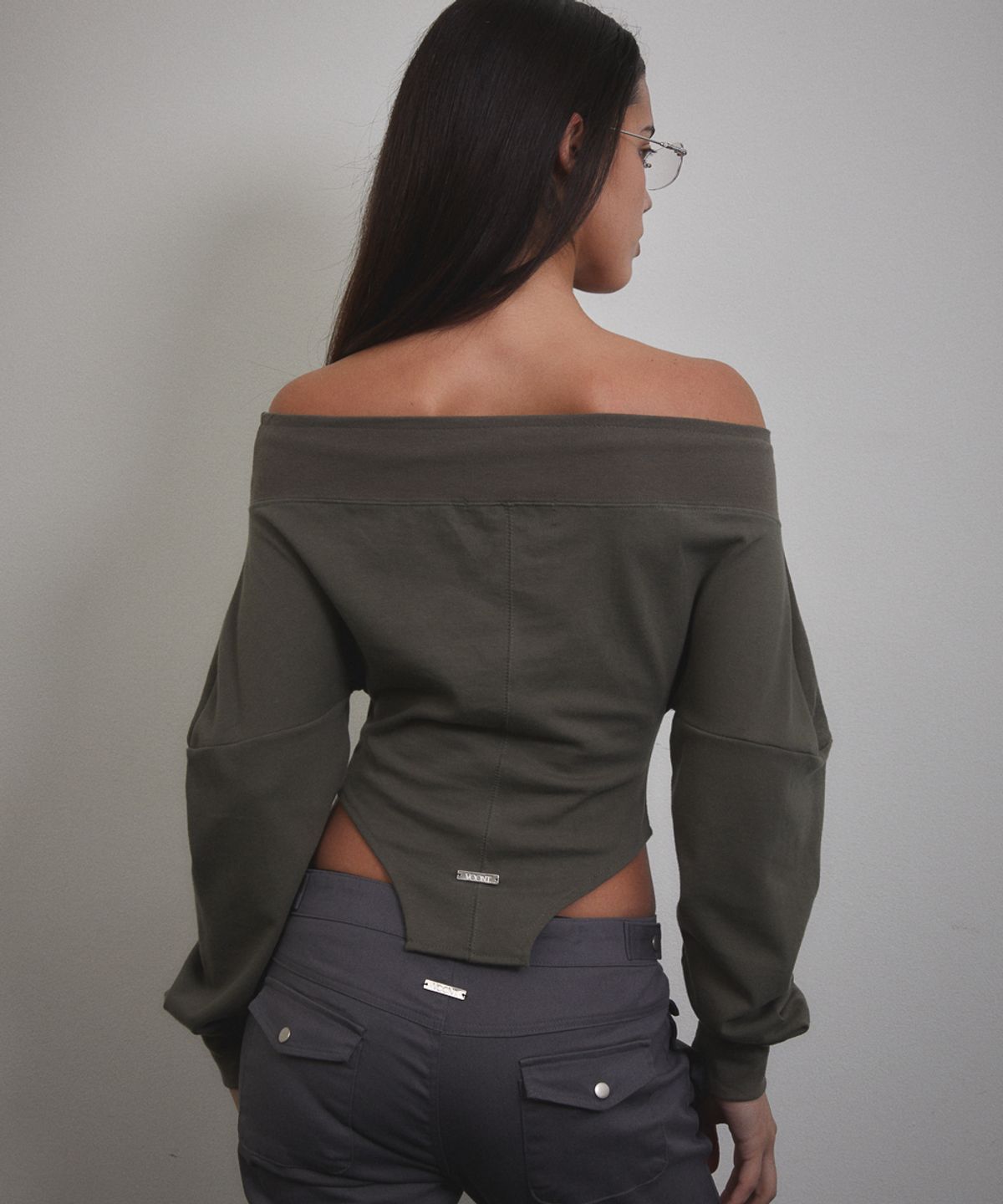 분트(VOONT) Corset Off Shoulder Sweatshirt (KHAKI)