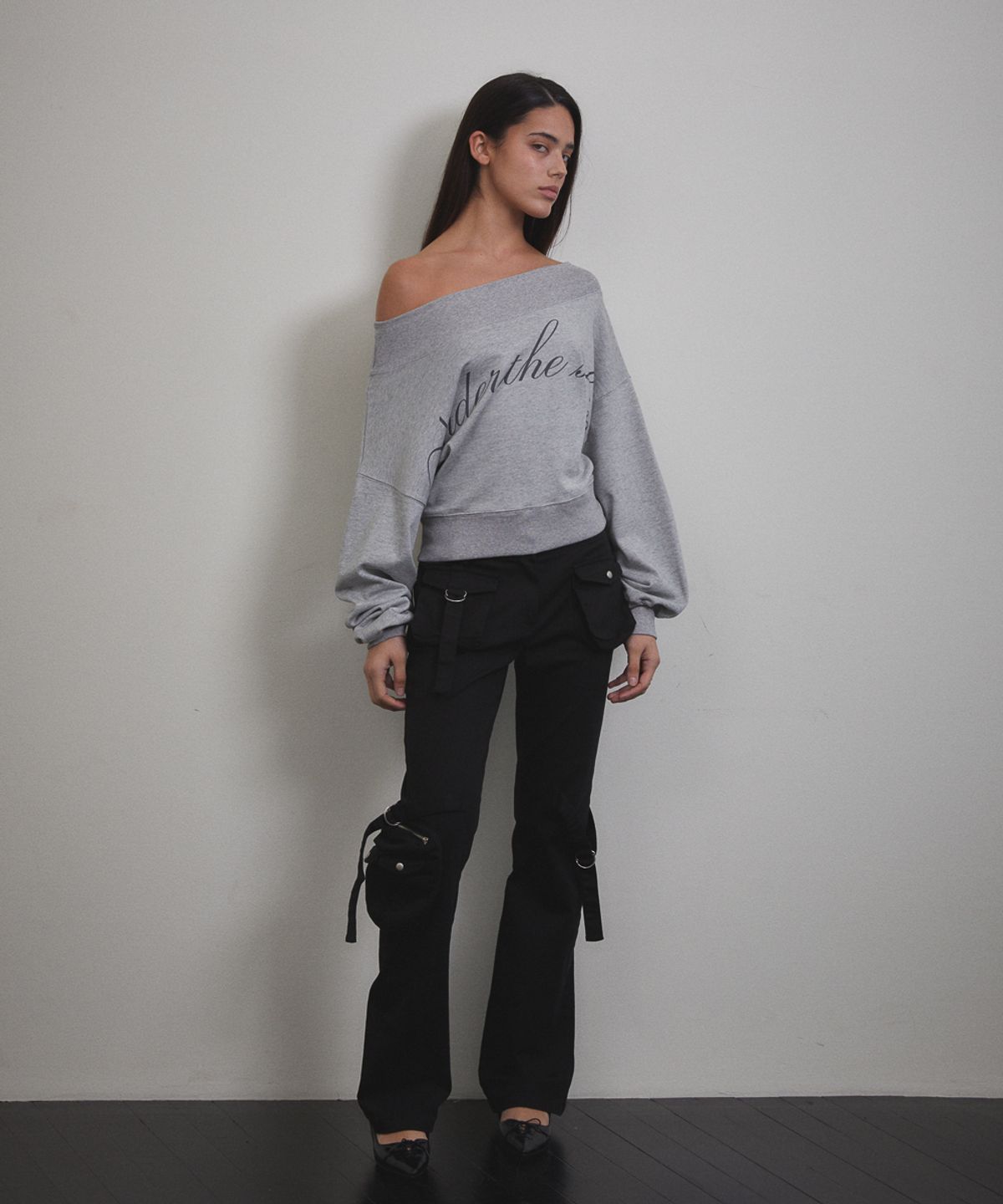 분트(VOONT) Lettering Off Shoulder Sweatshirt (GRAY)
