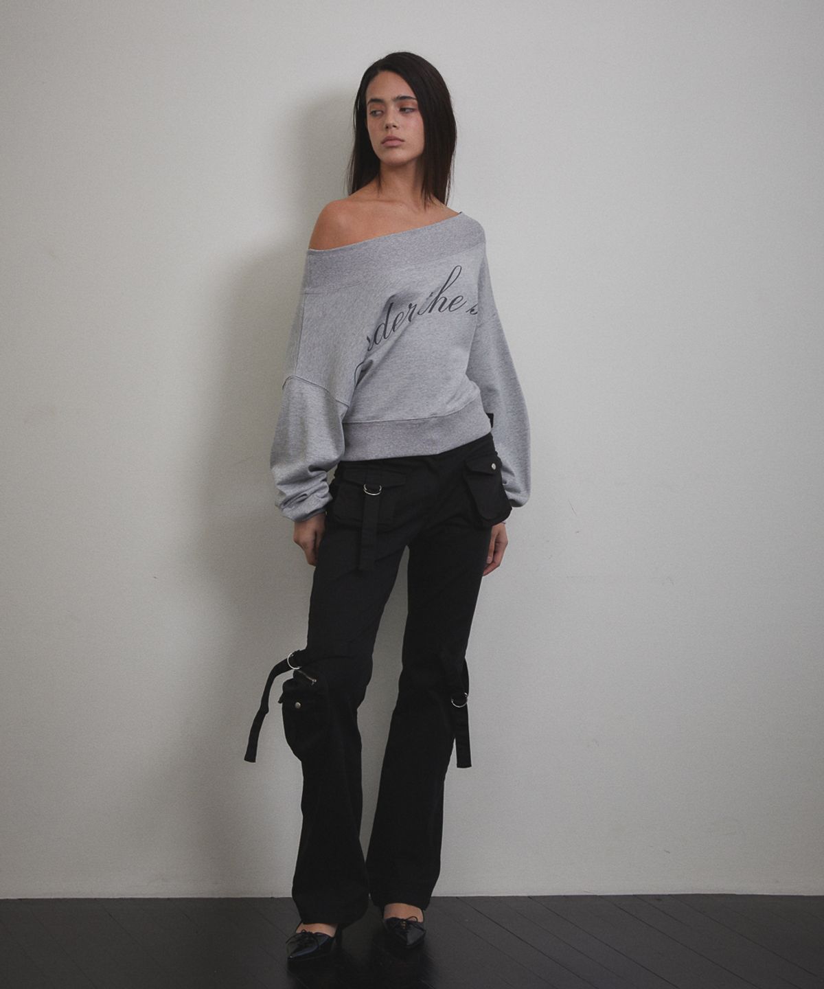 분트(VOONT) Lettering Off Shoulder Sweatshirt (GRAY)