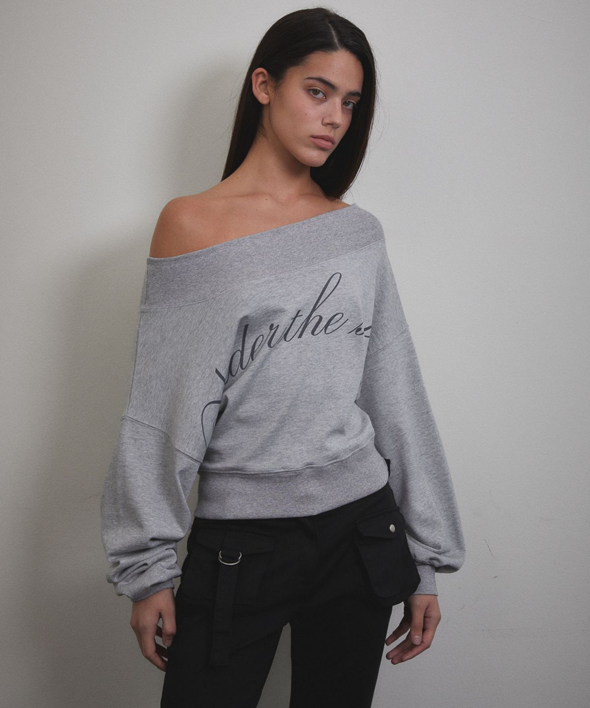 분트(VOONT) Lettering Off Shoulder Sweatshirt (GRAY)