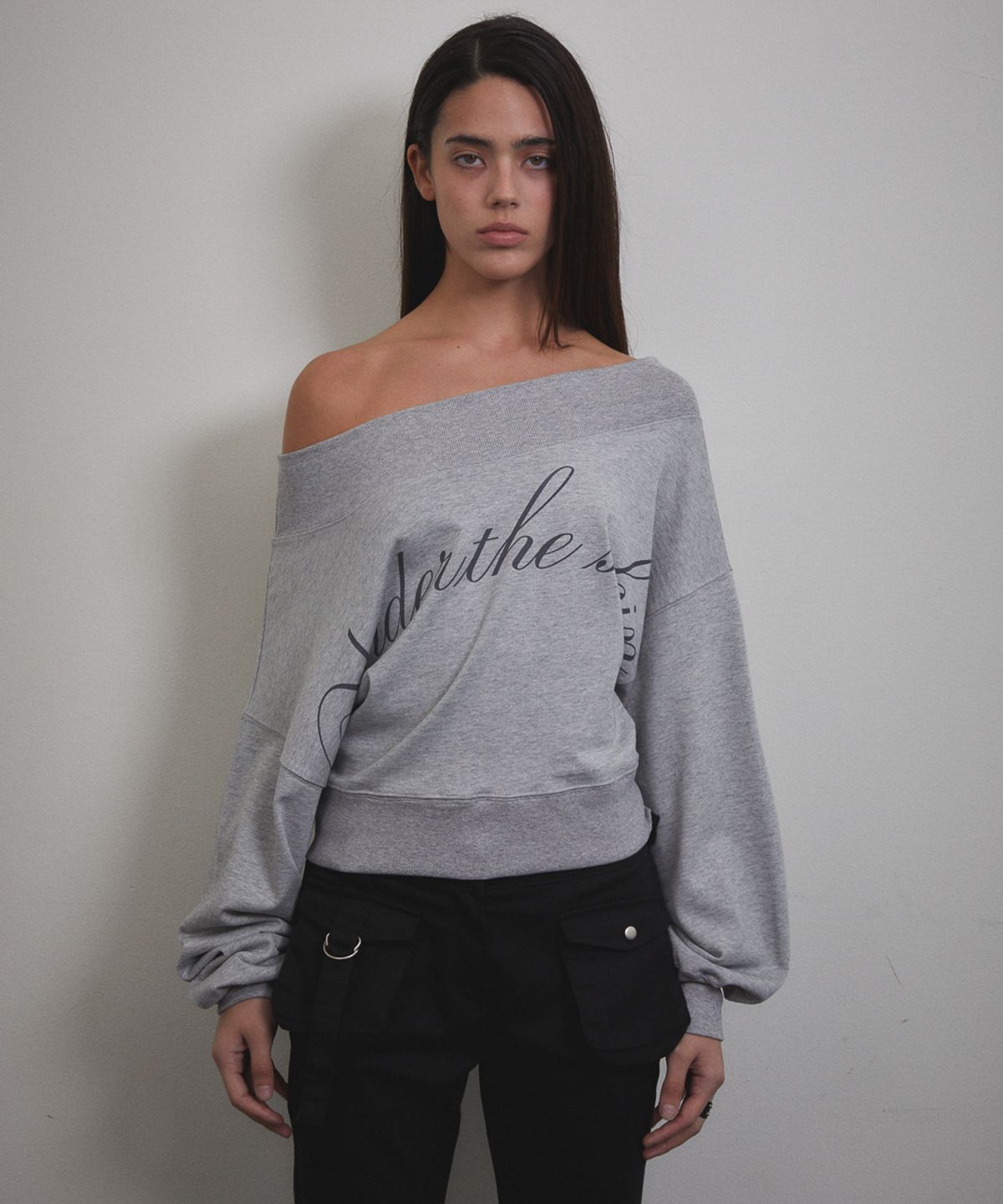 분트(VOONT) Lettering Off Shoulder Sweatshirt (GRAY)