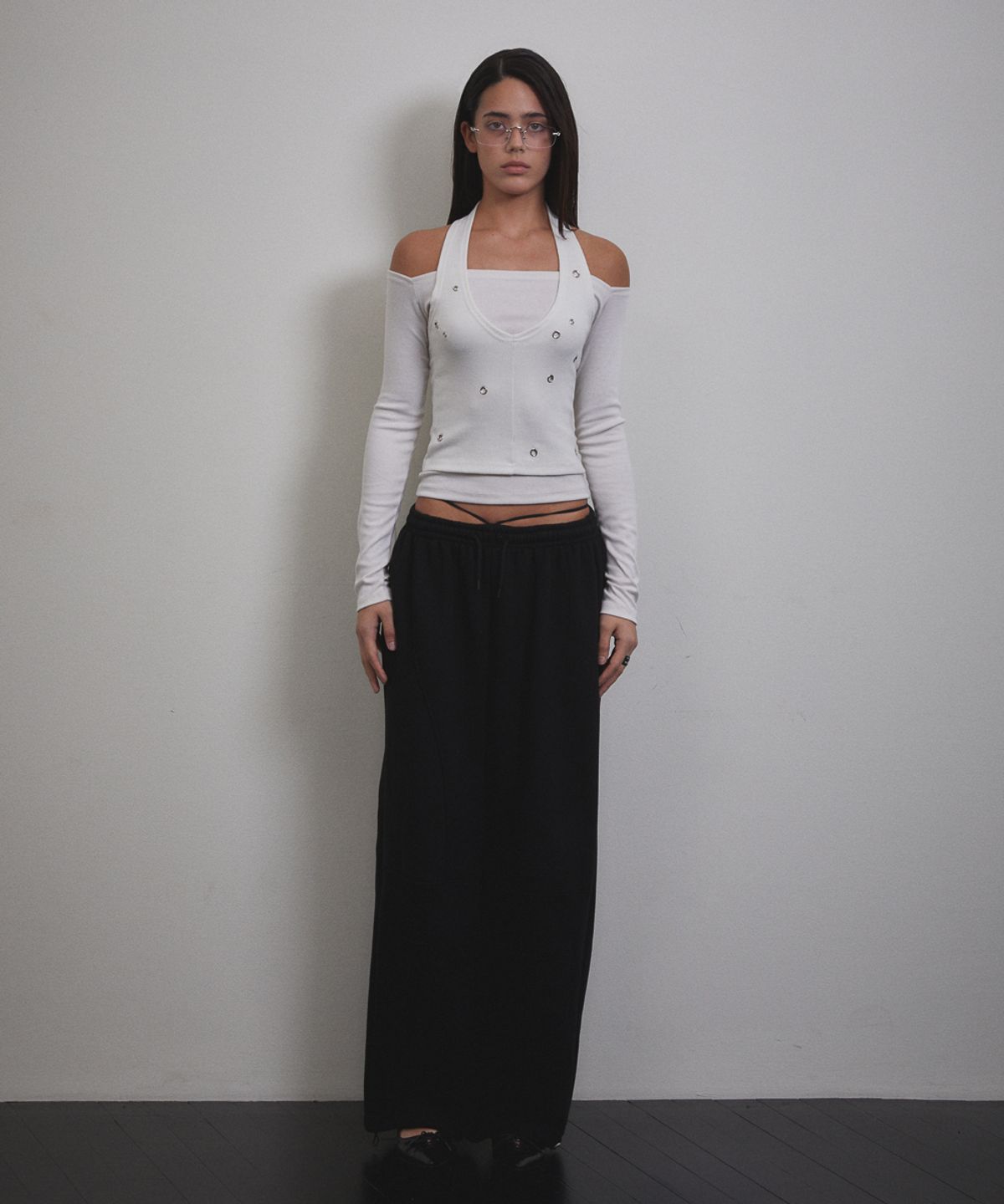 분트(VOONT) Eyelet Halter Long Sleeve (IVORY)