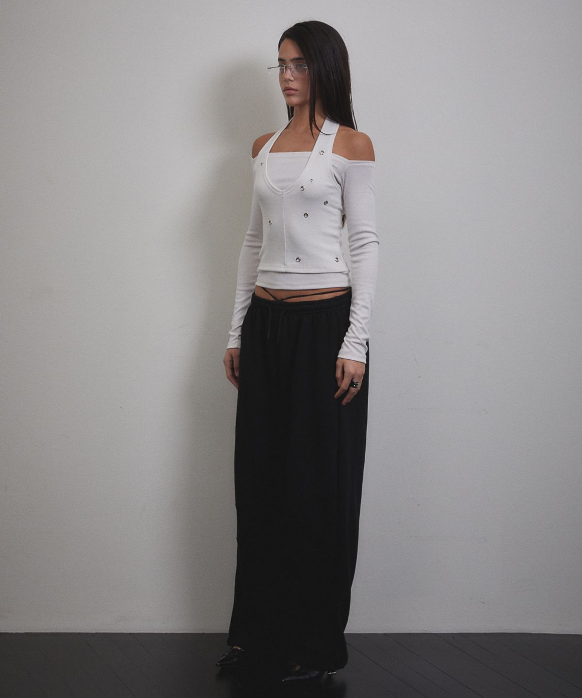분트(VOONT) Eyelet Halter Long Sleeve (IVORY)