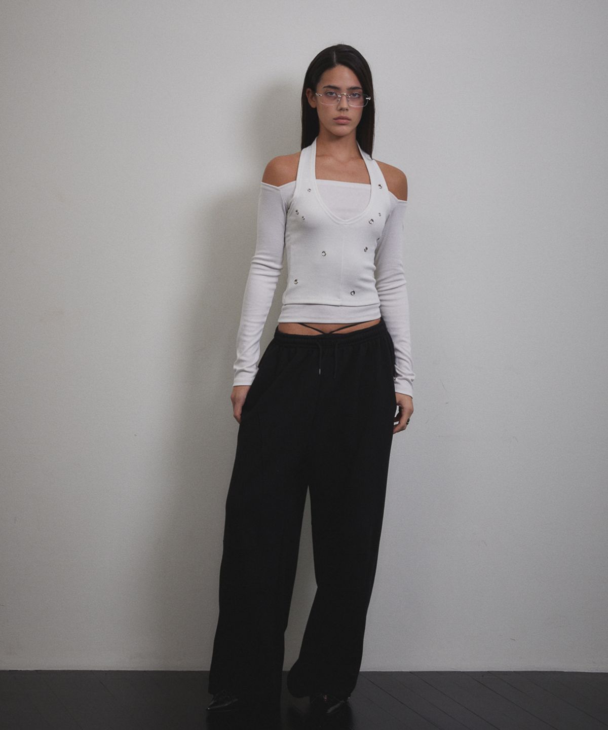 분트(VOONT) Eyelet Halter Long Sleeve (IVORY)
