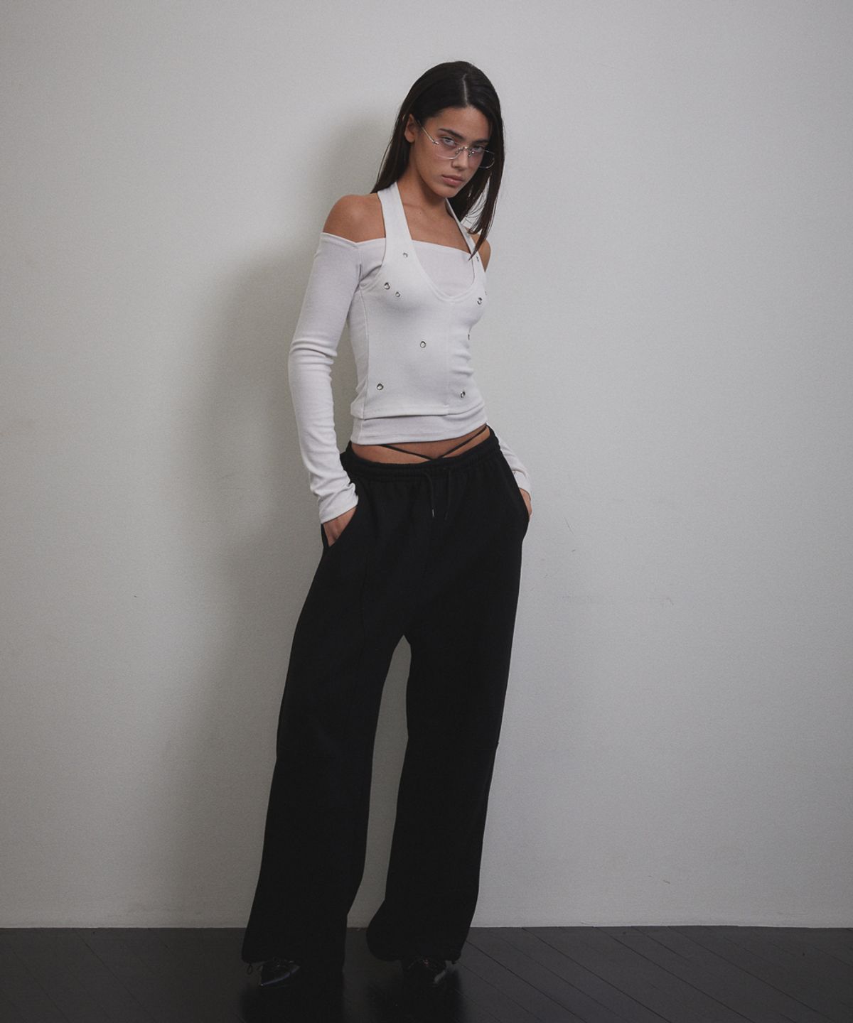 분트(VOONT) Eyelet Halter Long Sleeve (IVORY)