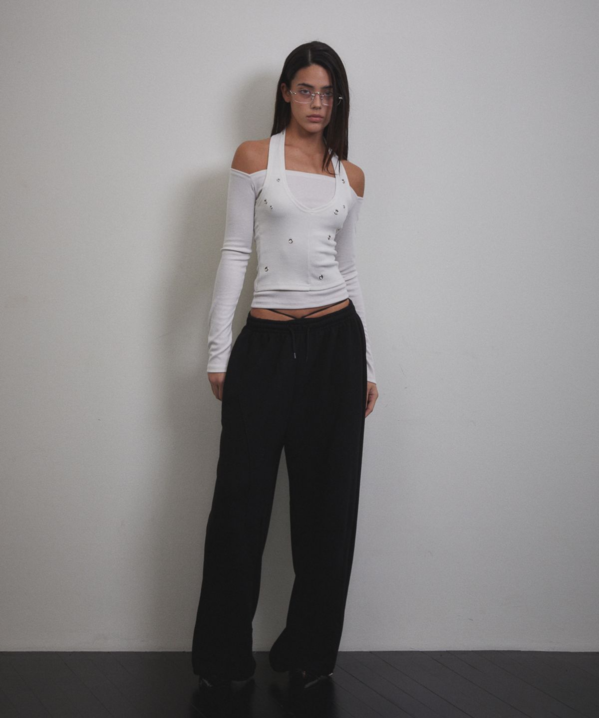 분트(VOONT) Eyelet Halter Long Sleeve (IVORY)
