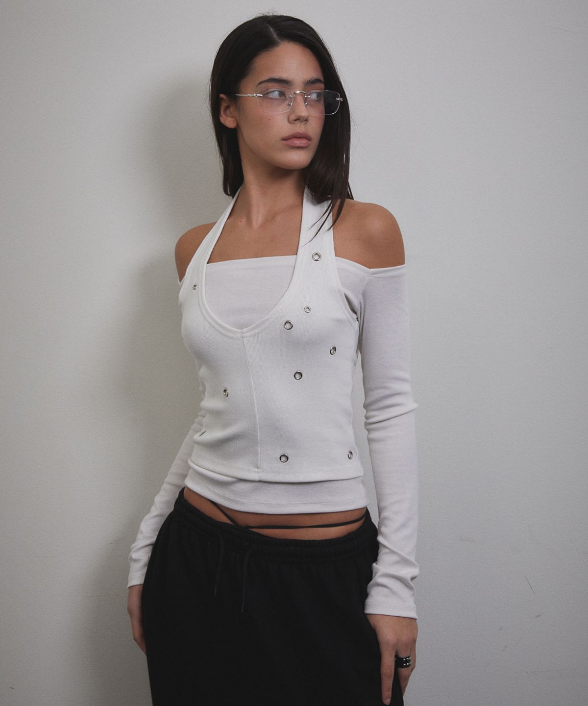 분트(VOONT) Eyelet Halter Long Sleeve (IVORY)