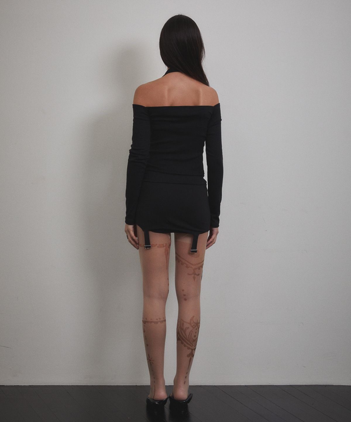 분트(VOONT) Eyelet Halter Long Sleeve (BLACK)