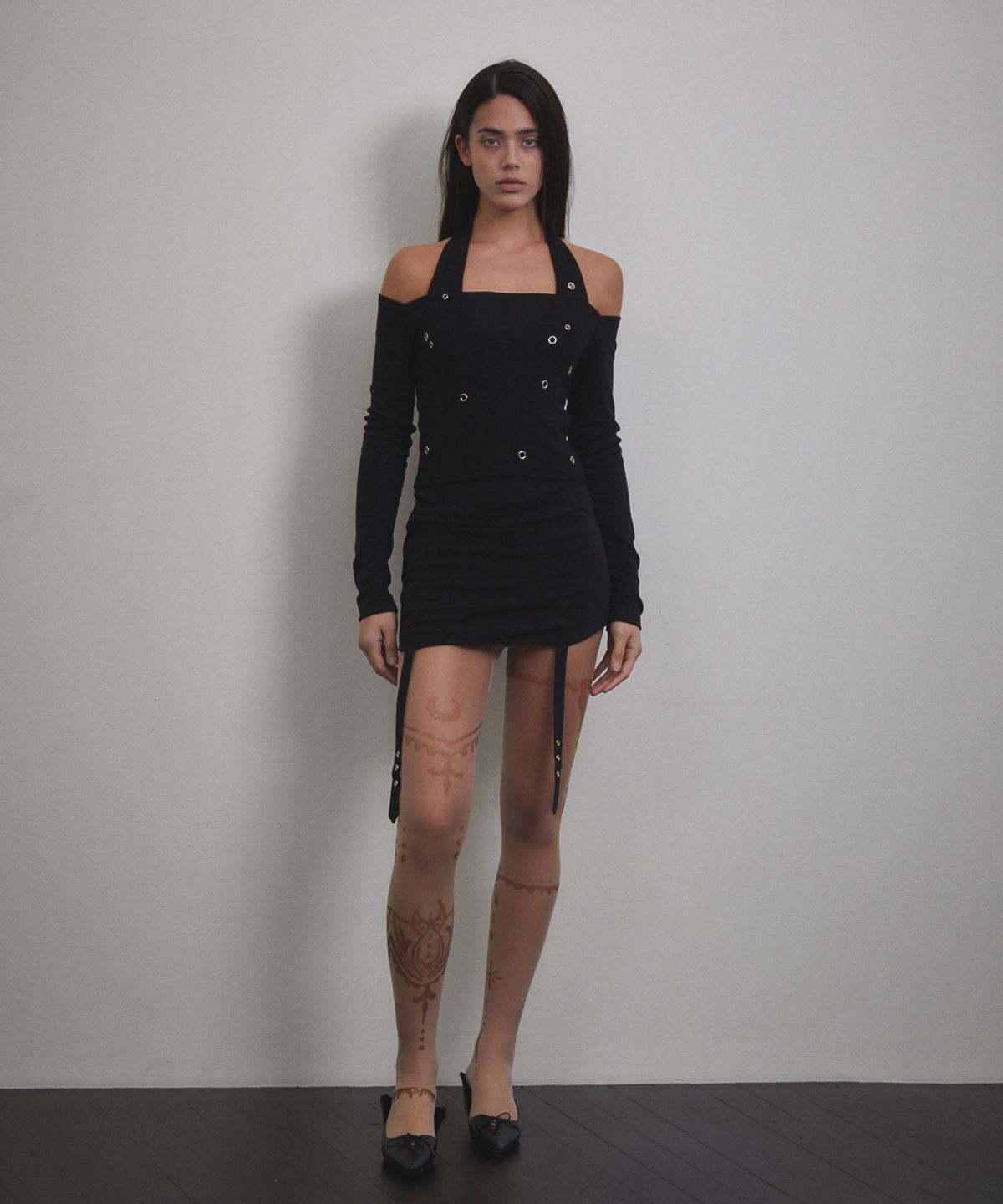 분트(VOONT) Eyelet Halter Long Sleeve (BLACK)
