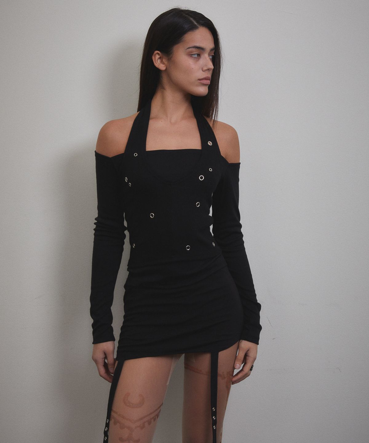 분트(VOONT) Eyelet Halter Long Sleeve (BLACK)