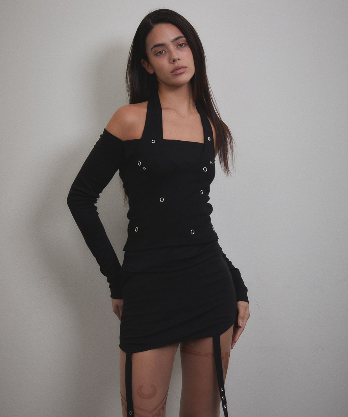 분트(VOONT) Eyelet Halter Long Sleeve (BLACK)