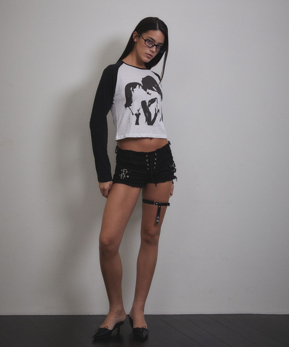 분트(VOONT) Kiss Me Graphic Long Sleeve (BLACK)