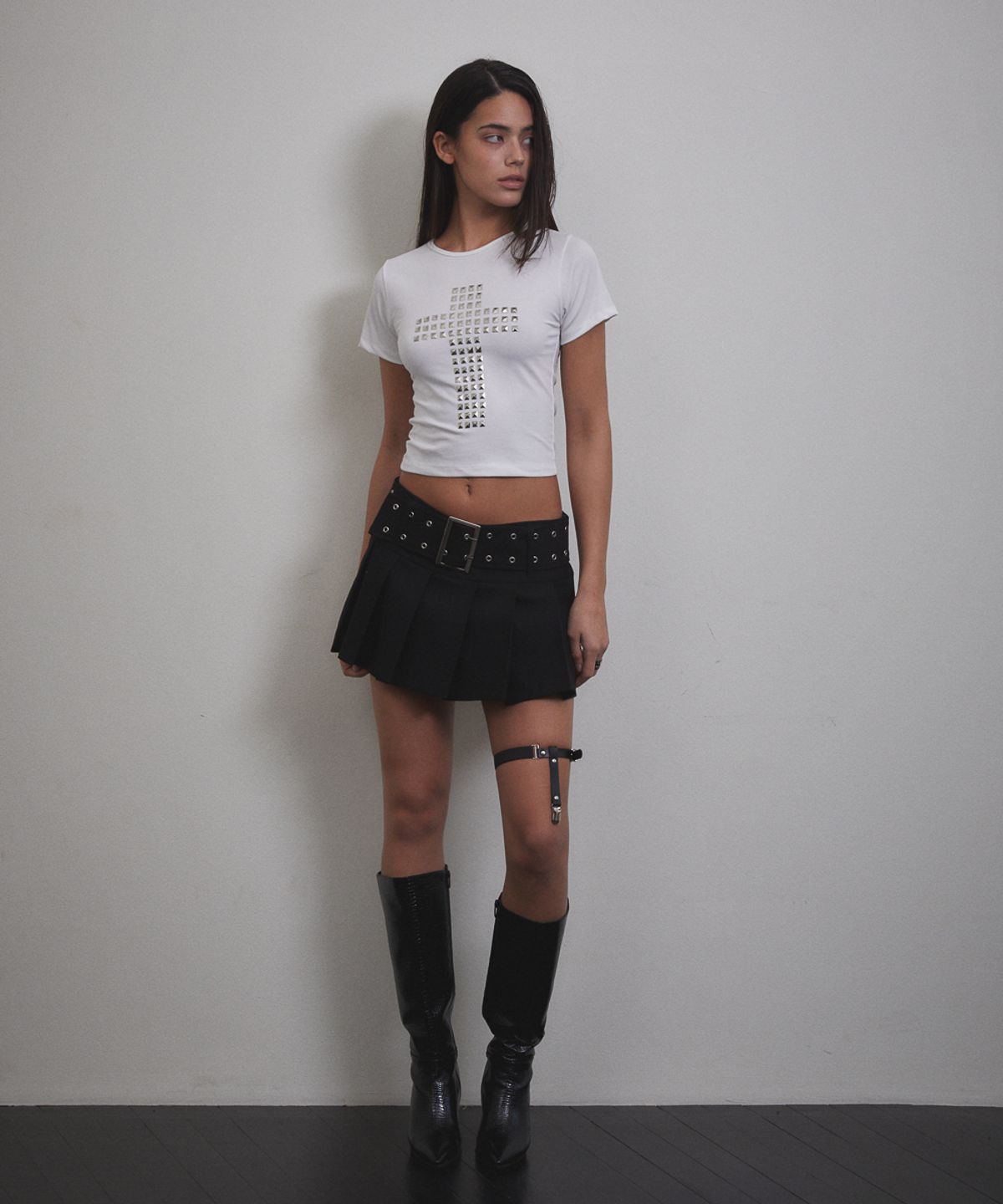분트(VOONT) Stud Cross T-shirt (IVORY)