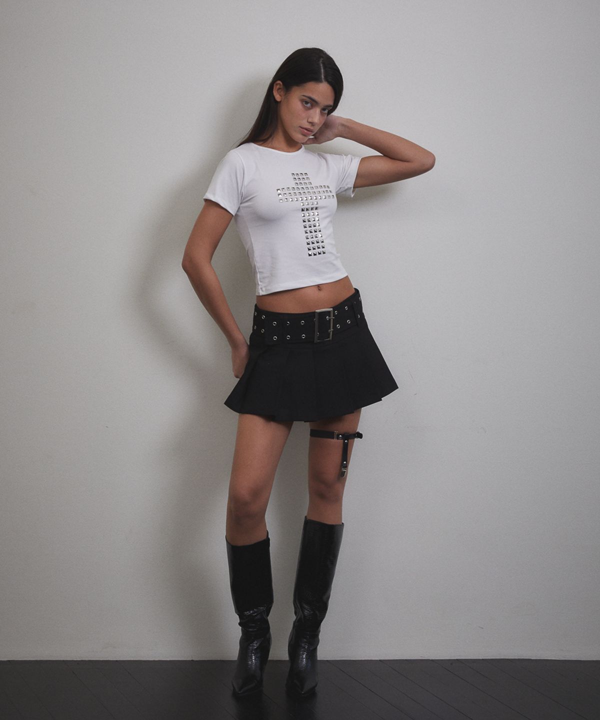 분트(VOONT) Stud Cross T-shirt (IVORY)