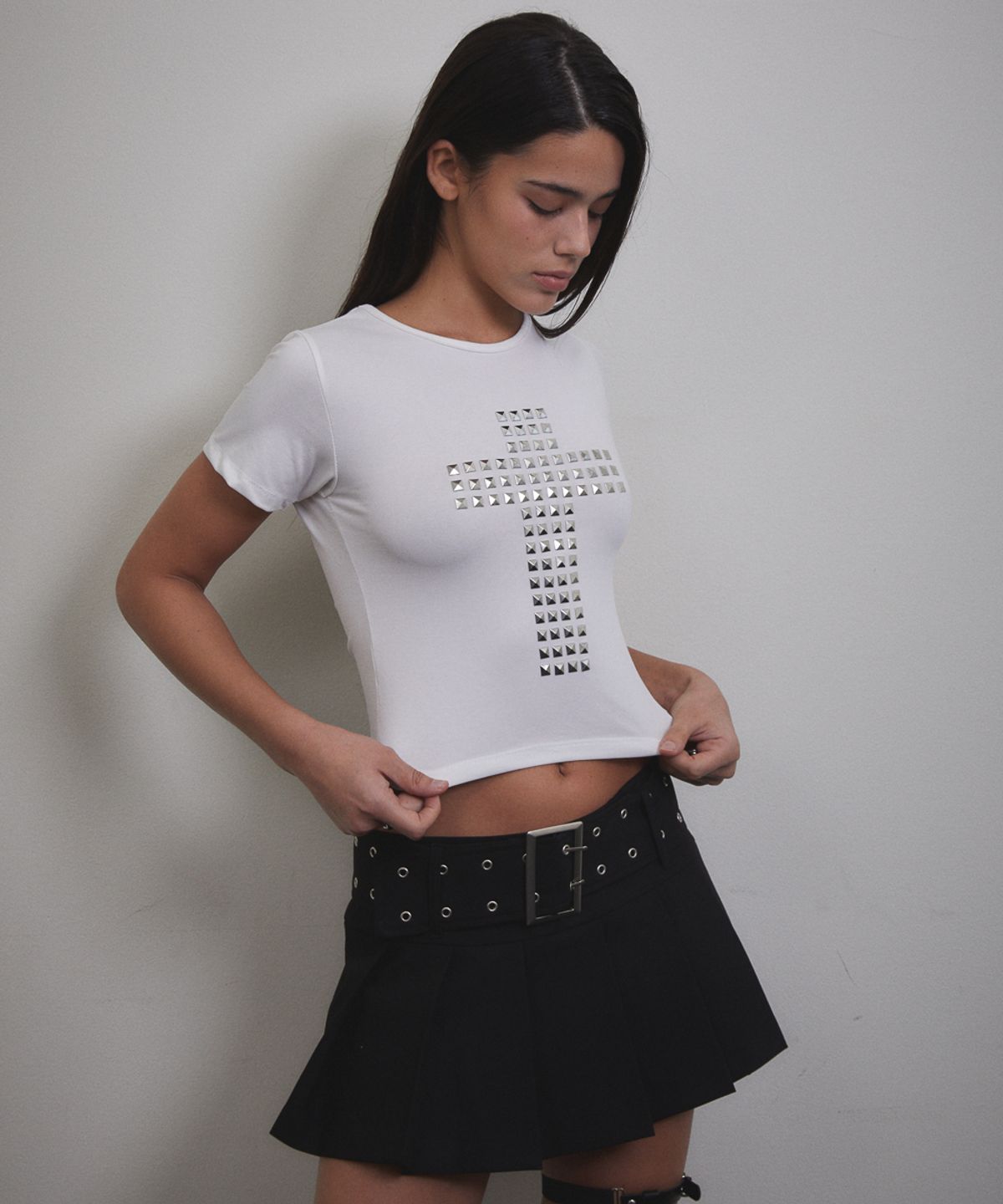 분트(VOONT) Stud Cross T-shirt (IVORY)