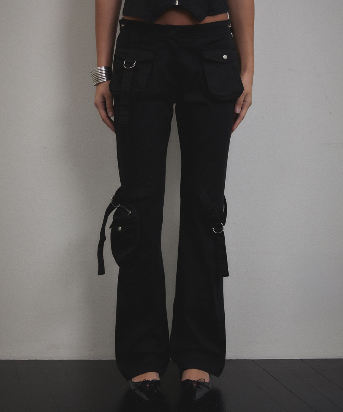 분트(VOONT) Cargo Strap Pocket Pants (BLACK)
