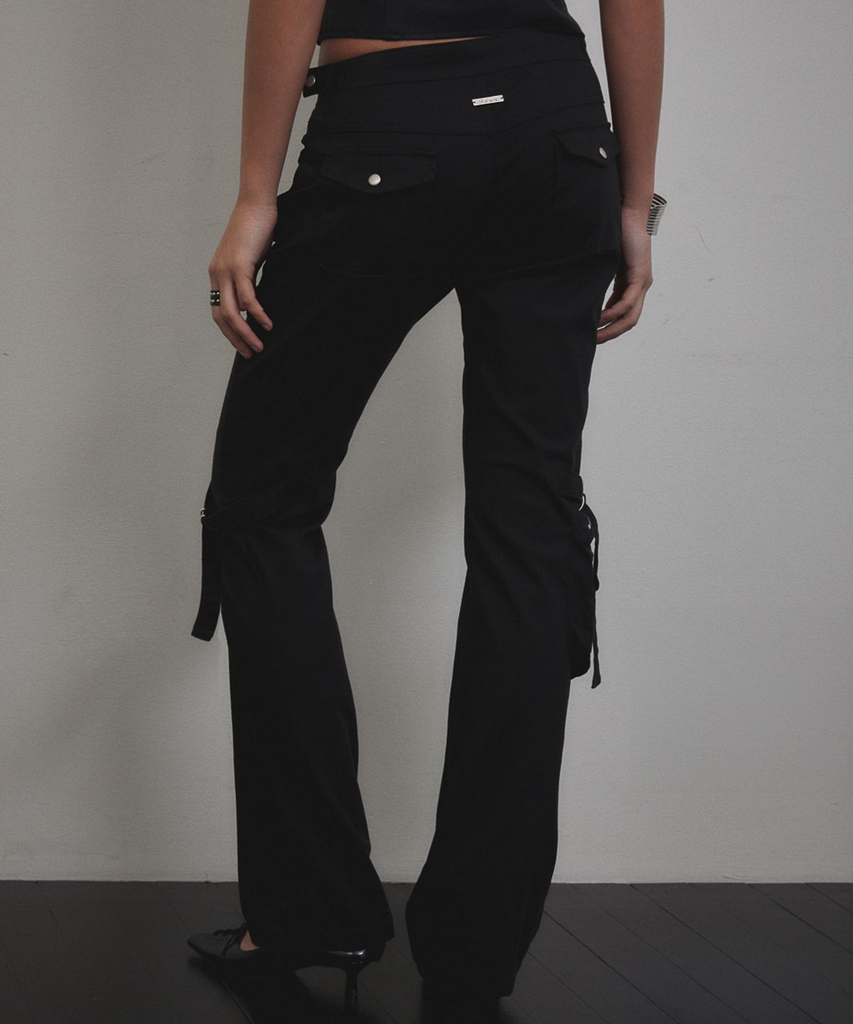 분트(VOONT) Cargo Strap Pocket Pants (BLACK)
