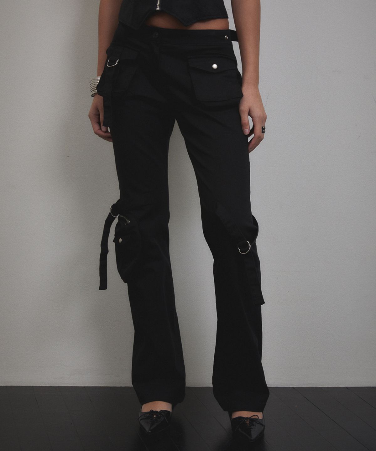 분트(VOONT) Cargo Strap Pocket Pants (BLACK)