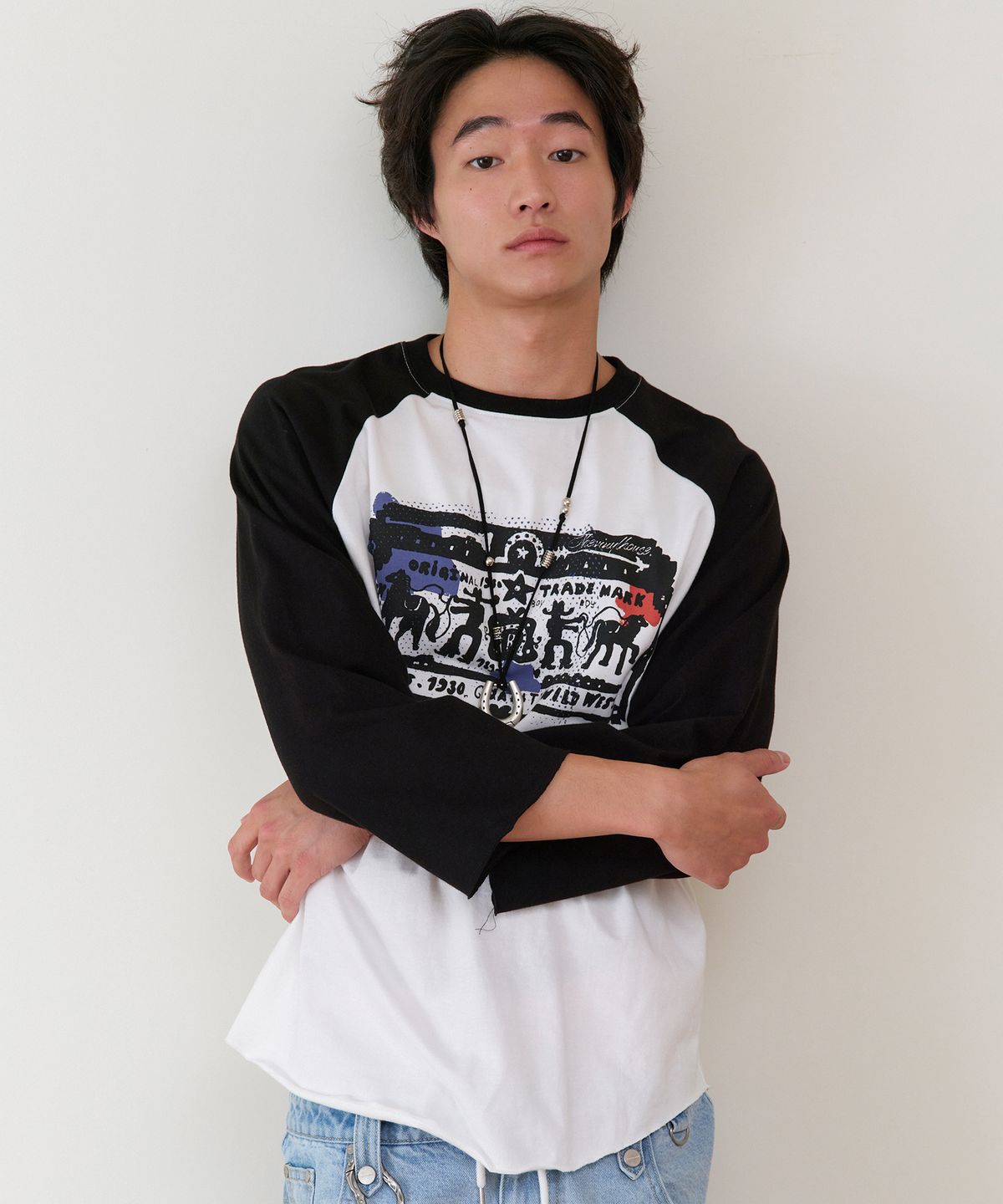 더바이닐하우스(THEVINYLHOUSE) COWBOY PICTOGRAM RAGLAN LS TEE WHITE