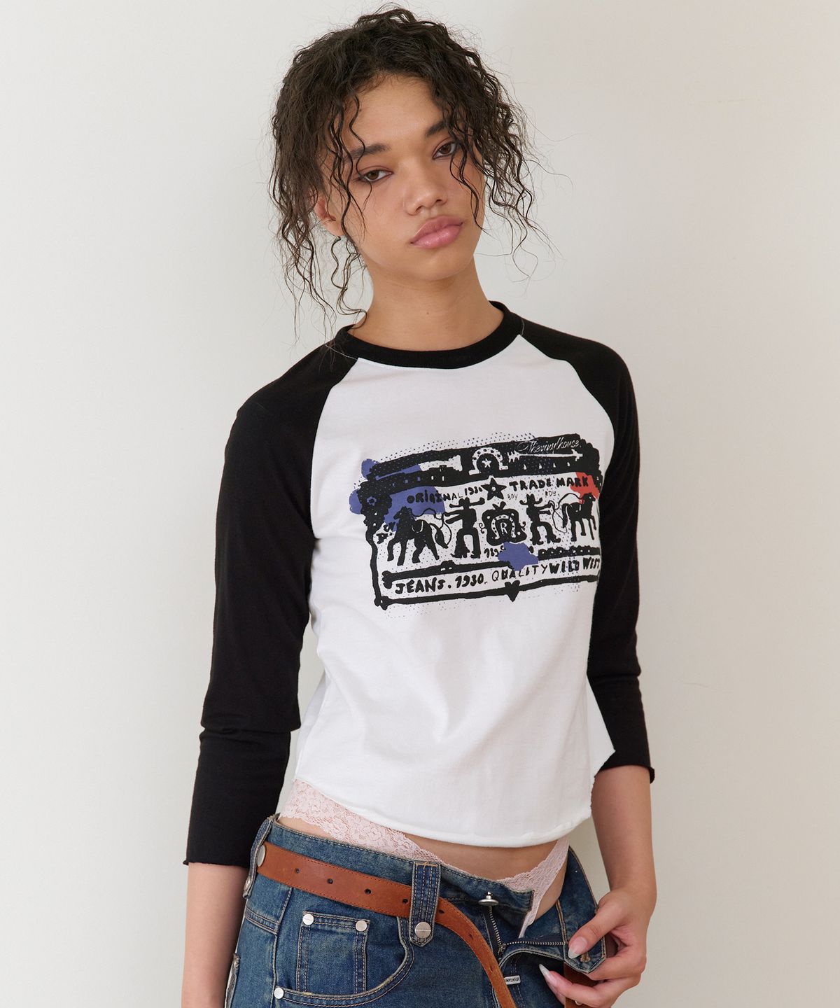 더바이닐하우스(THEVINYLHOUSE) COWBOY PICTOGRAM RAGLAN LS TEE WHITE