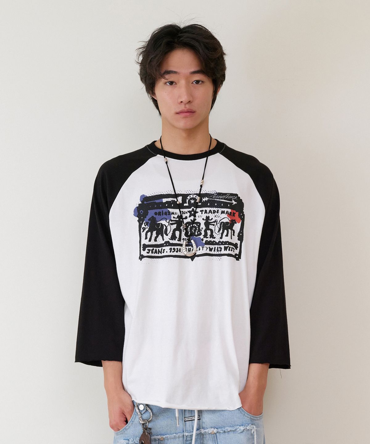 더바이닐하우스(THEVINYLHOUSE) COWBOY PICTOGRAM RAGLAN LS TEE WHITE