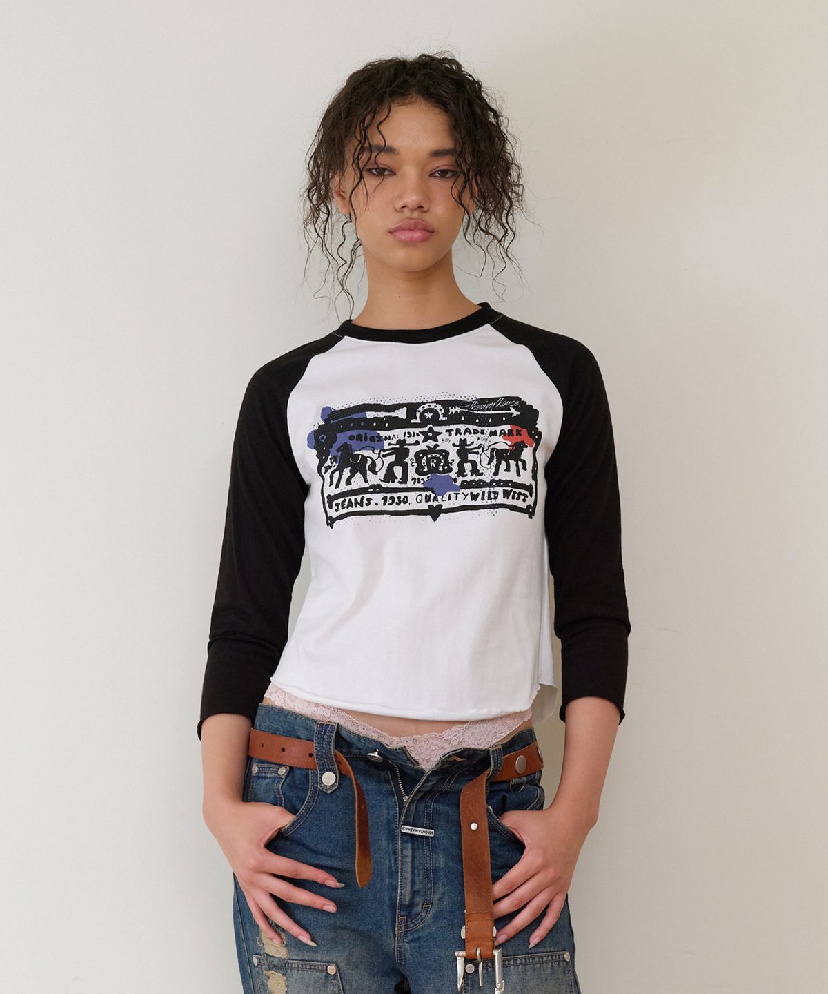 더바이닐하우스(THEVINYLHOUSE) COWBOY PICTOGRAM RAGLAN LS TEE WHITE