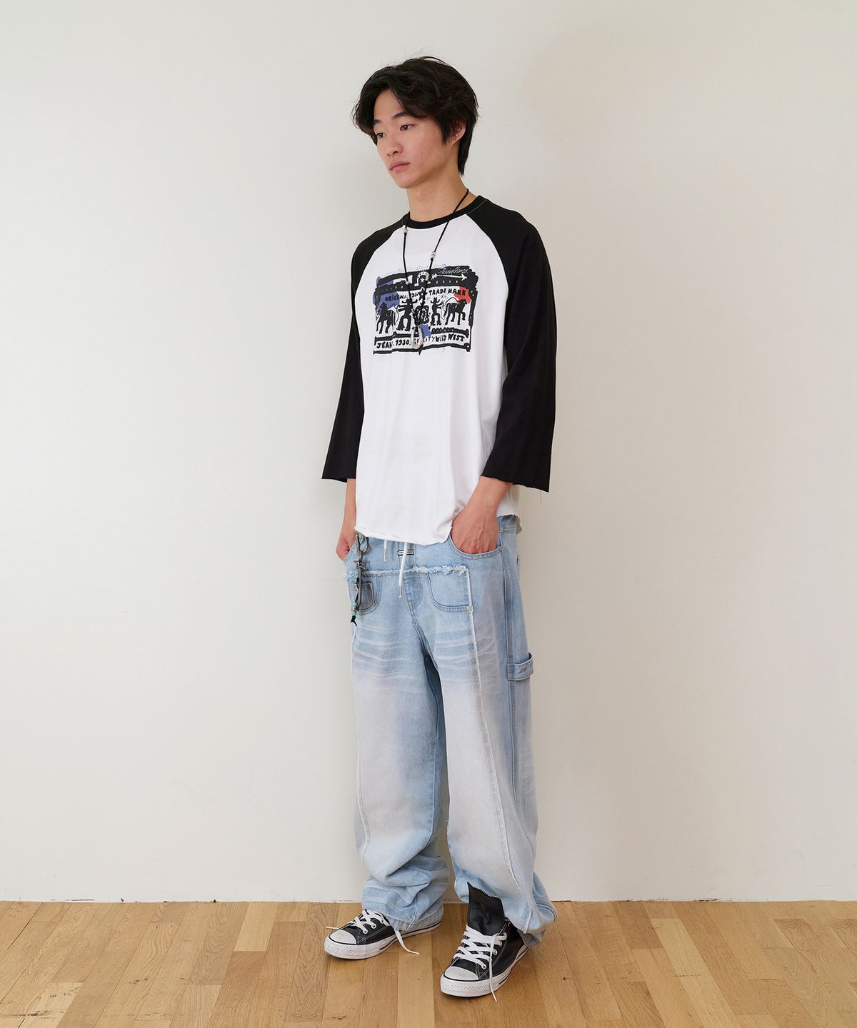 더바이닐하우스(THEVINYLHOUSE) COWBOY PICTOGRAM RAGLAN LS TEE WHITE