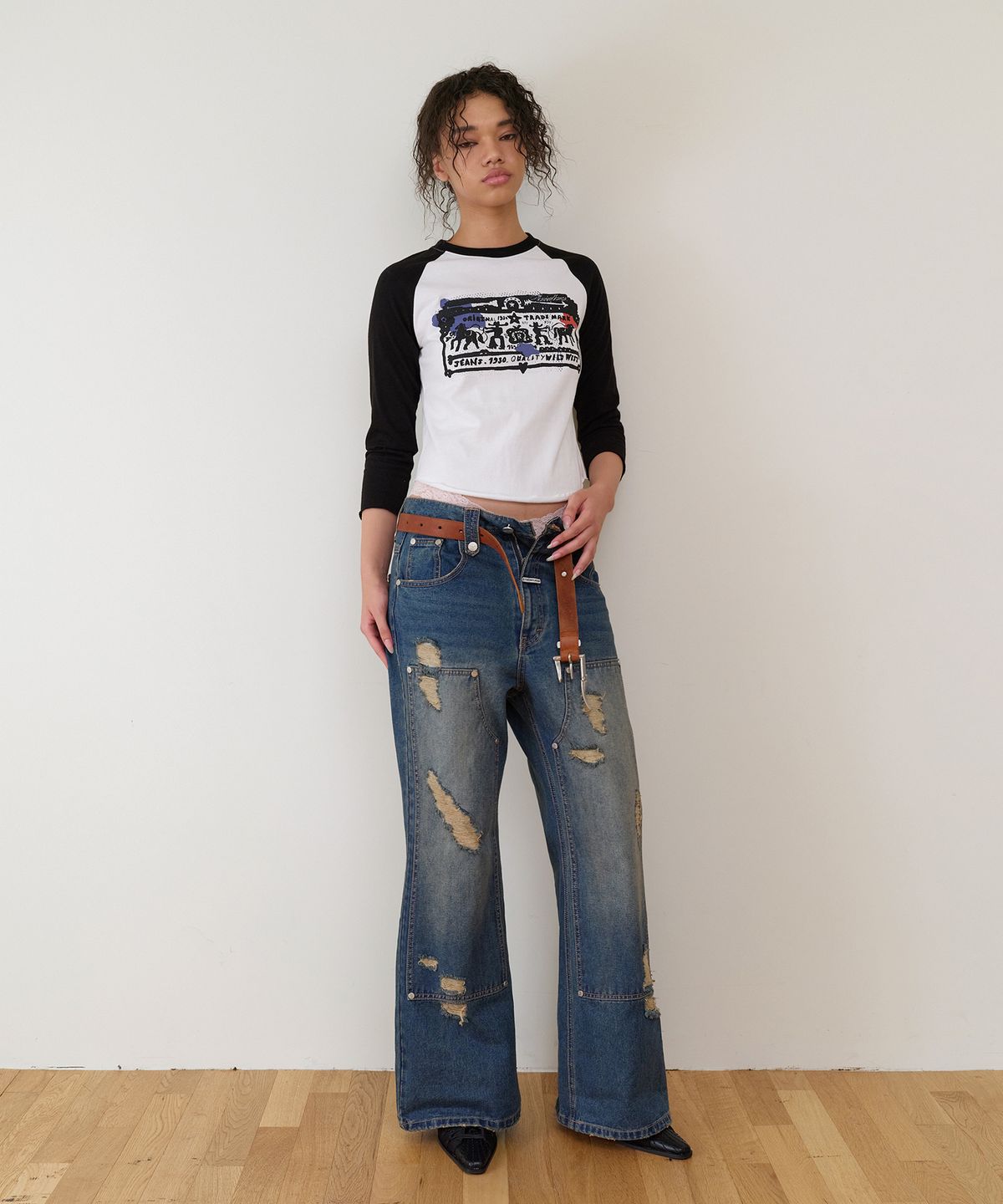 더바이닐하우스(THEVINYLHOUSE) COWBOY PICTOGRAM RAGLAN LS TEE WHITE